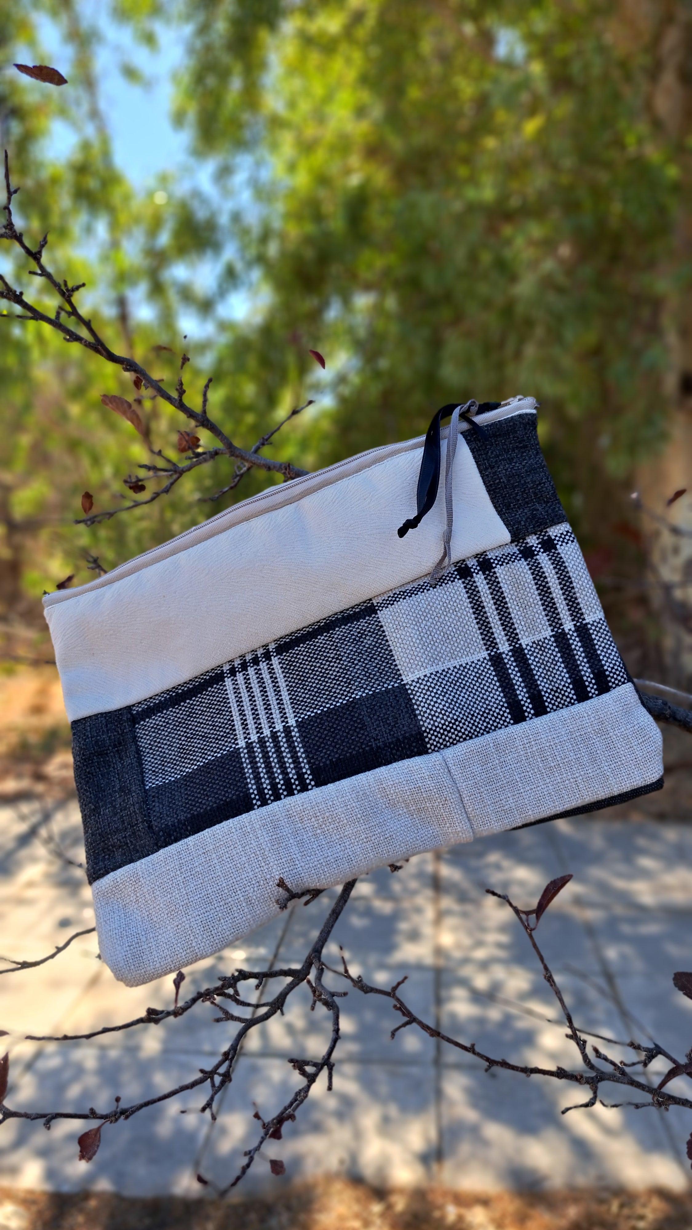 Χειροποίητο τσαντάκι φάκελος μαύρο-λευκό | Kallαίσθησις