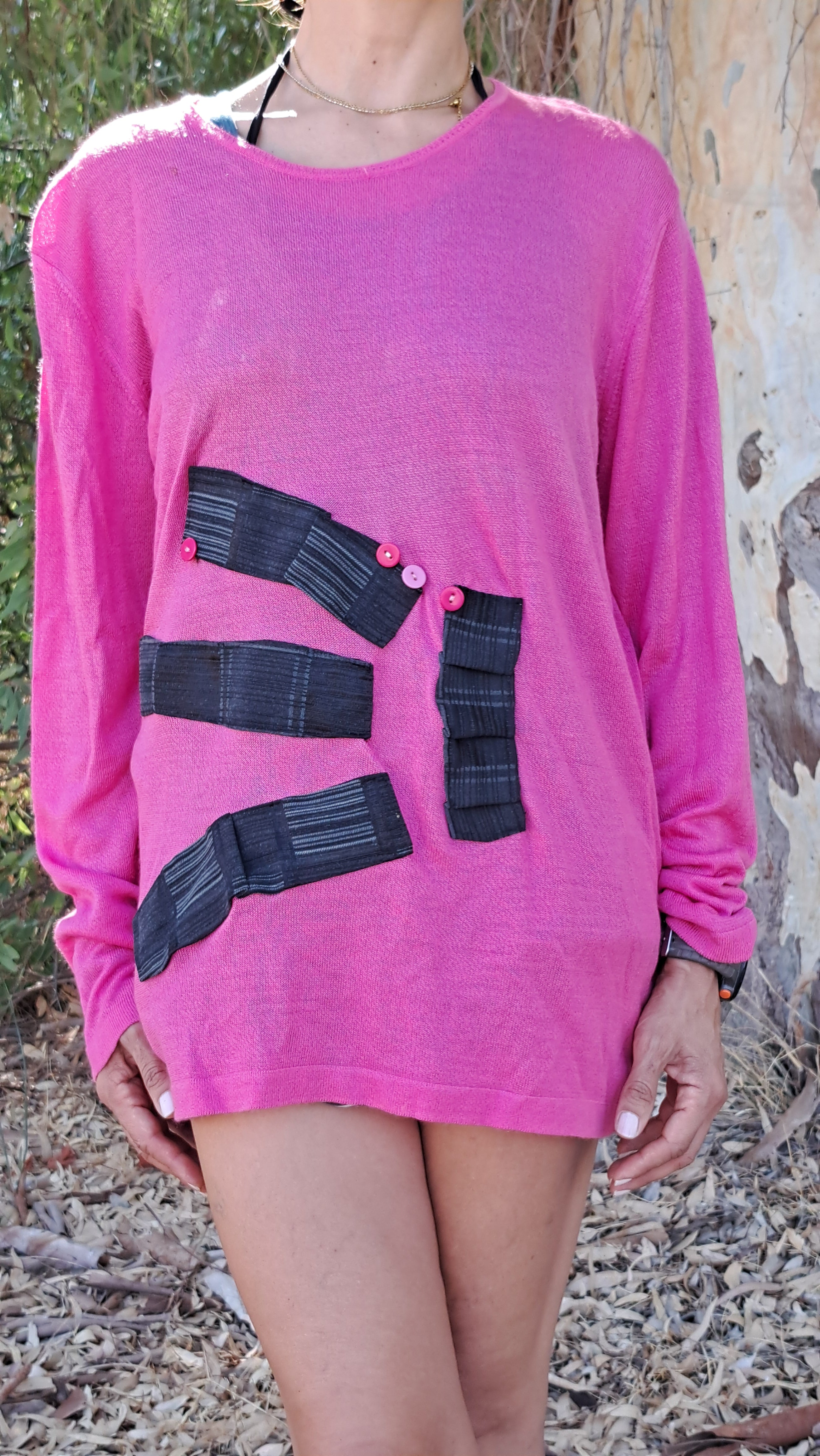 Χειροποίητη μακρυμάνικη μπλούζα – Ροζ με μαύρες λεπτομέρειες | Kallαίσθησις