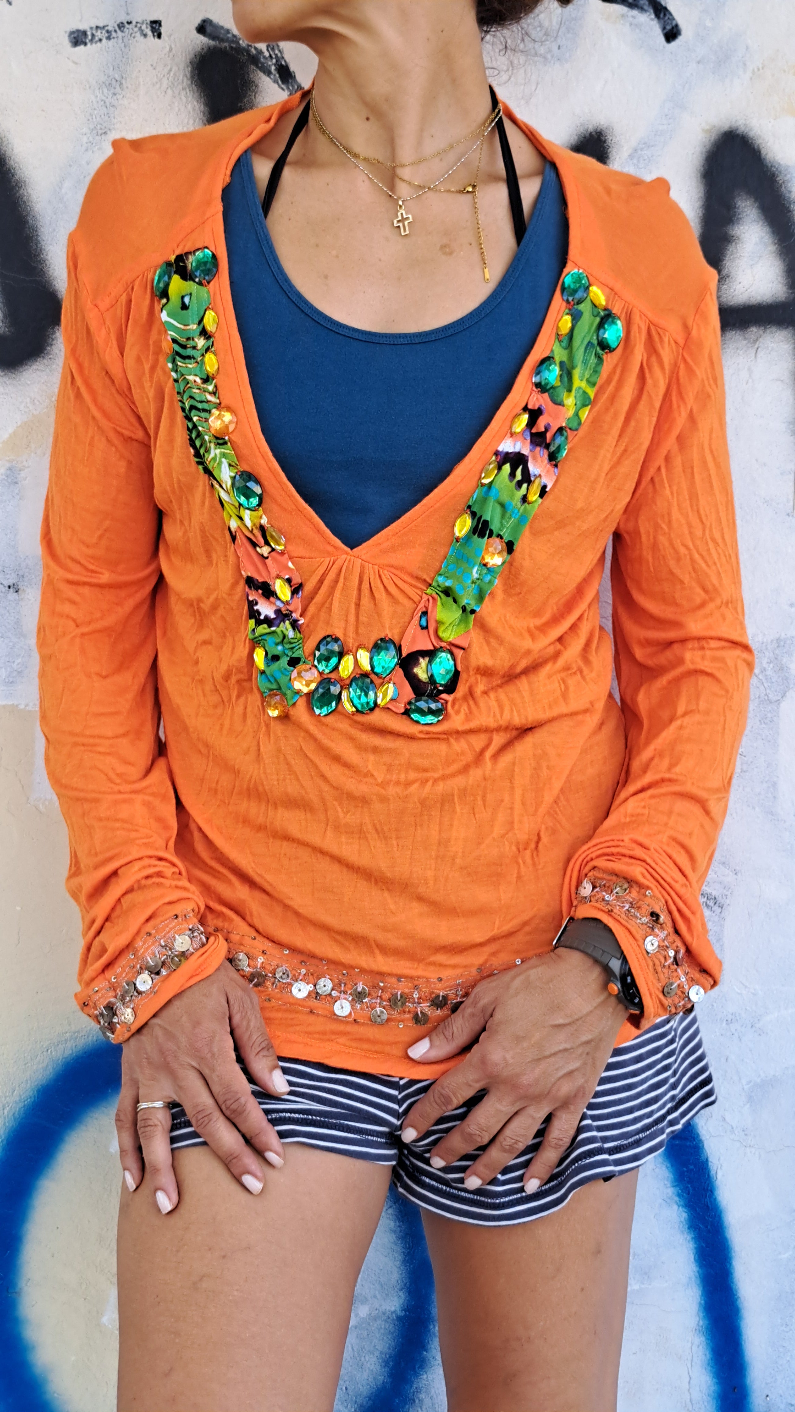 Μακρυμάνικη χειροποίητη μπλούζα — Πορτοκαλί με πολύχρωμες λεπτομέρειες | Kallαίσθησις