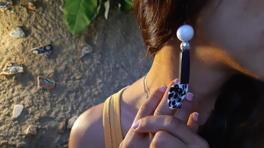 Χειροποίητα Σκουλαρίκια – Μαύρο & Λευκό Πουά| Kallαίσθησις