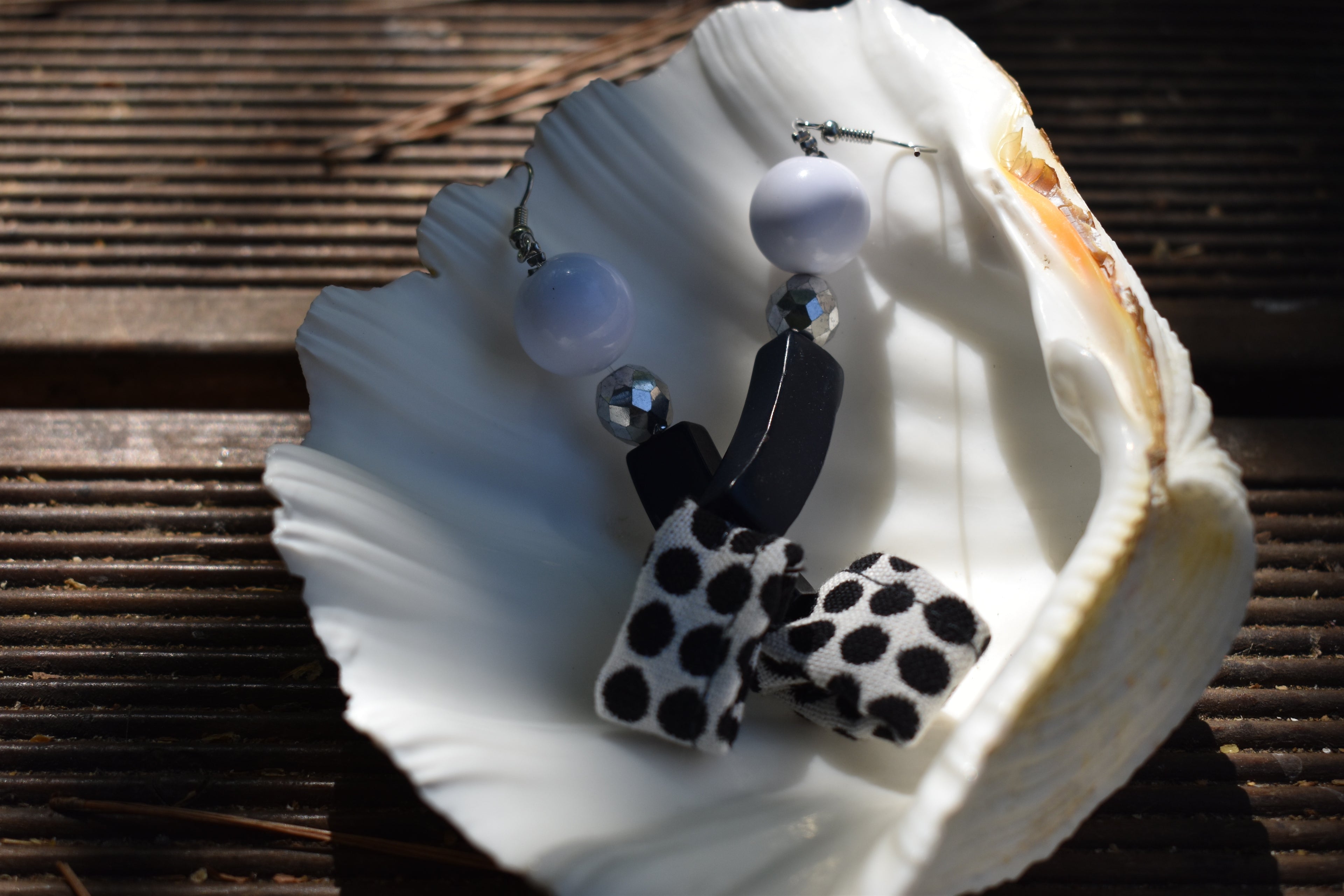 Χειροποίητα Σκουλαρίκια – Μαύρο & Λευκό Πουά| Kallαίσθησις