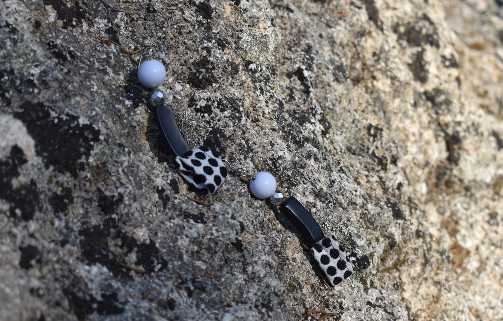 Χειροποίητα Σκουλαρίκια – Μαύρο & Λευκό Πουά| Kallαίσθησις