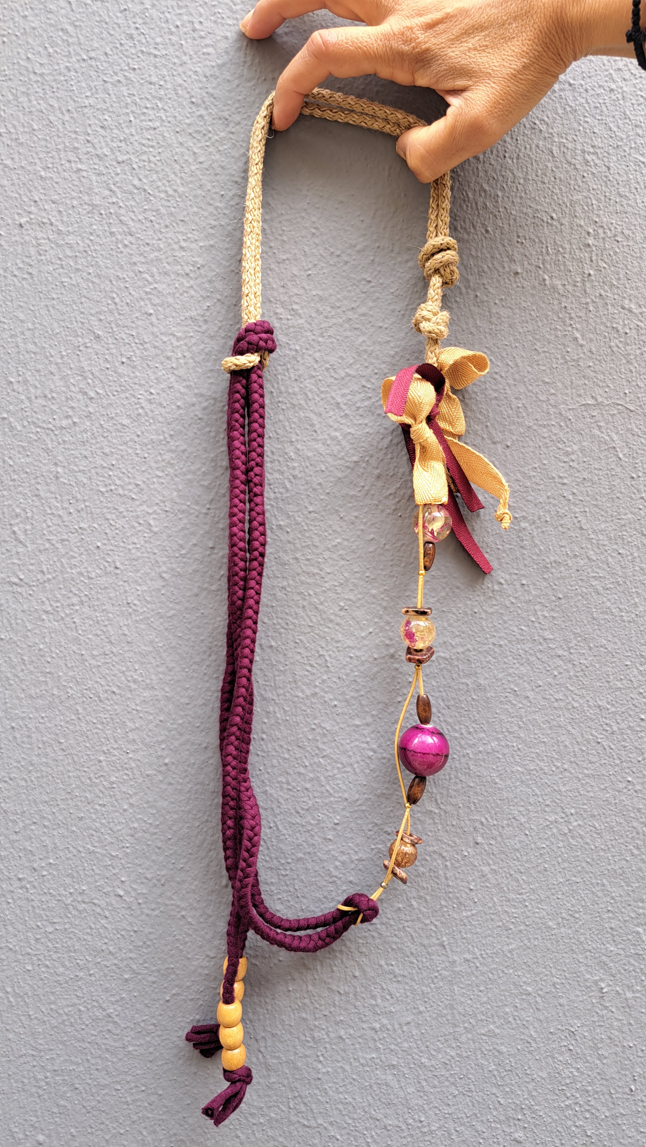 Χειροποίητο Κολιέ με Μπορντό Πλεκτό Κορδόνι & Καφέ Λεπτομέρειες | kallαίσθησις