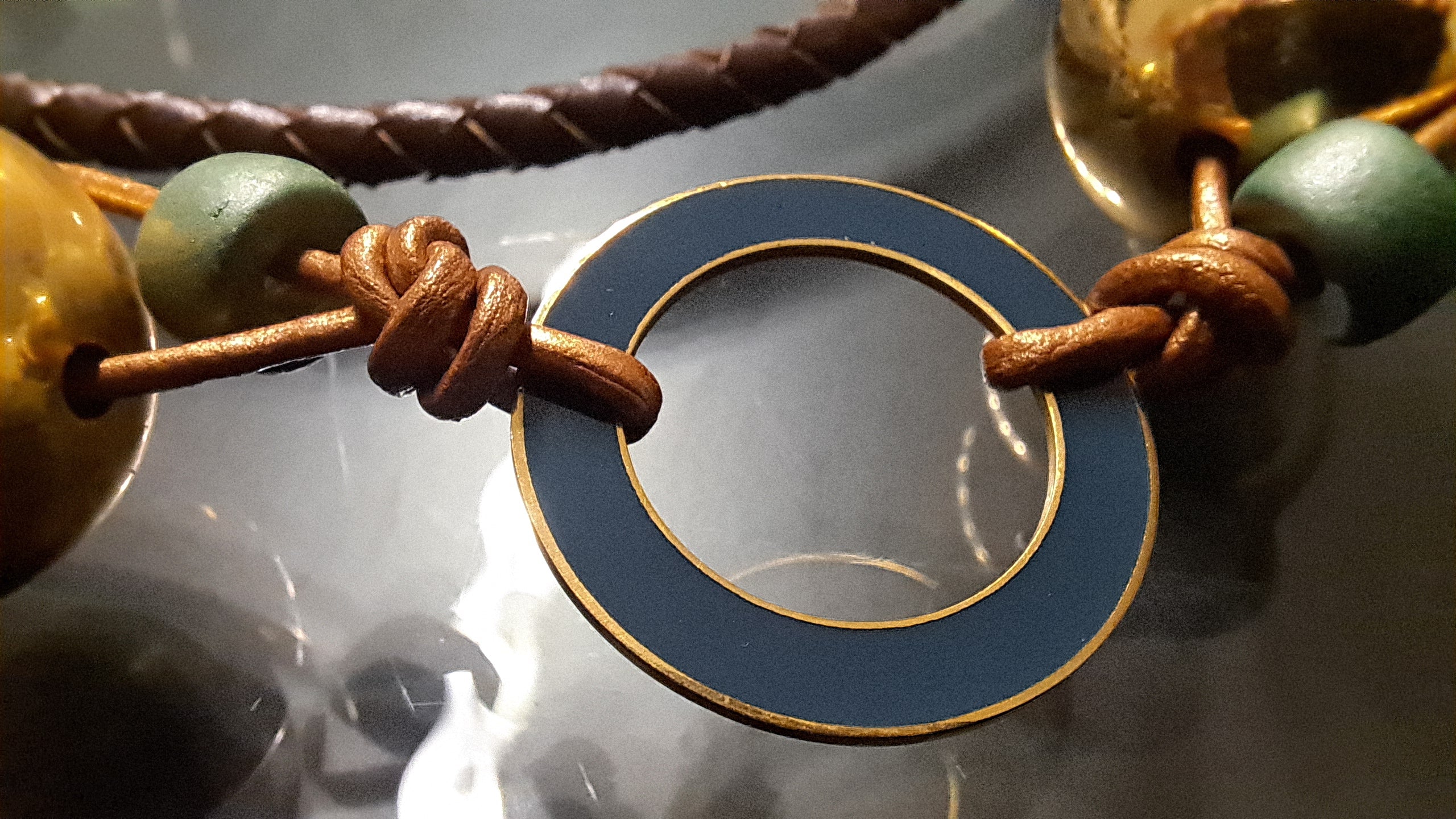 Χειροποίητο Κολιέ με Χρυσές & Πράσινες Χάντρες|Kallαίσθησις