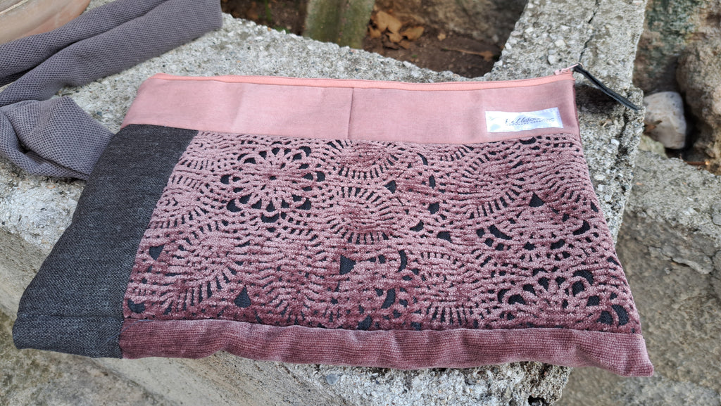 Τσαντάκι χειρός ροζ-γκρι με δαντέλα | kallαίσθησις