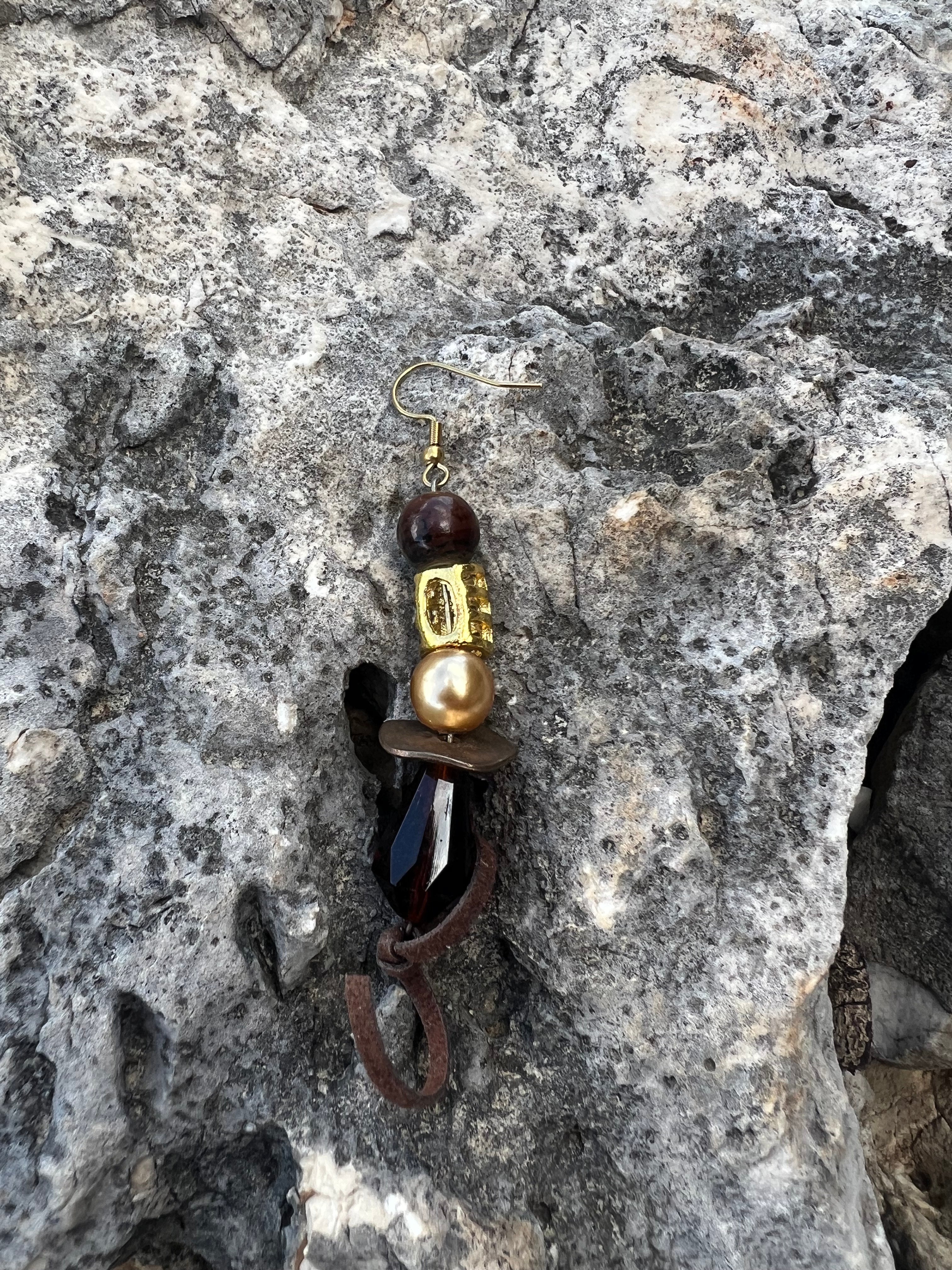 Χειροποίητα Σκουλαρίκια με Χάντρες & Χρυσές Λεπτομέρειες | Kallαισθησις