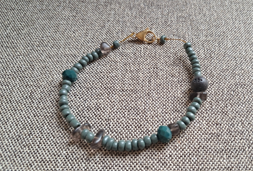 Βραχιόλι με πράσινες και καπνί χάντρες | kallαίσθησις