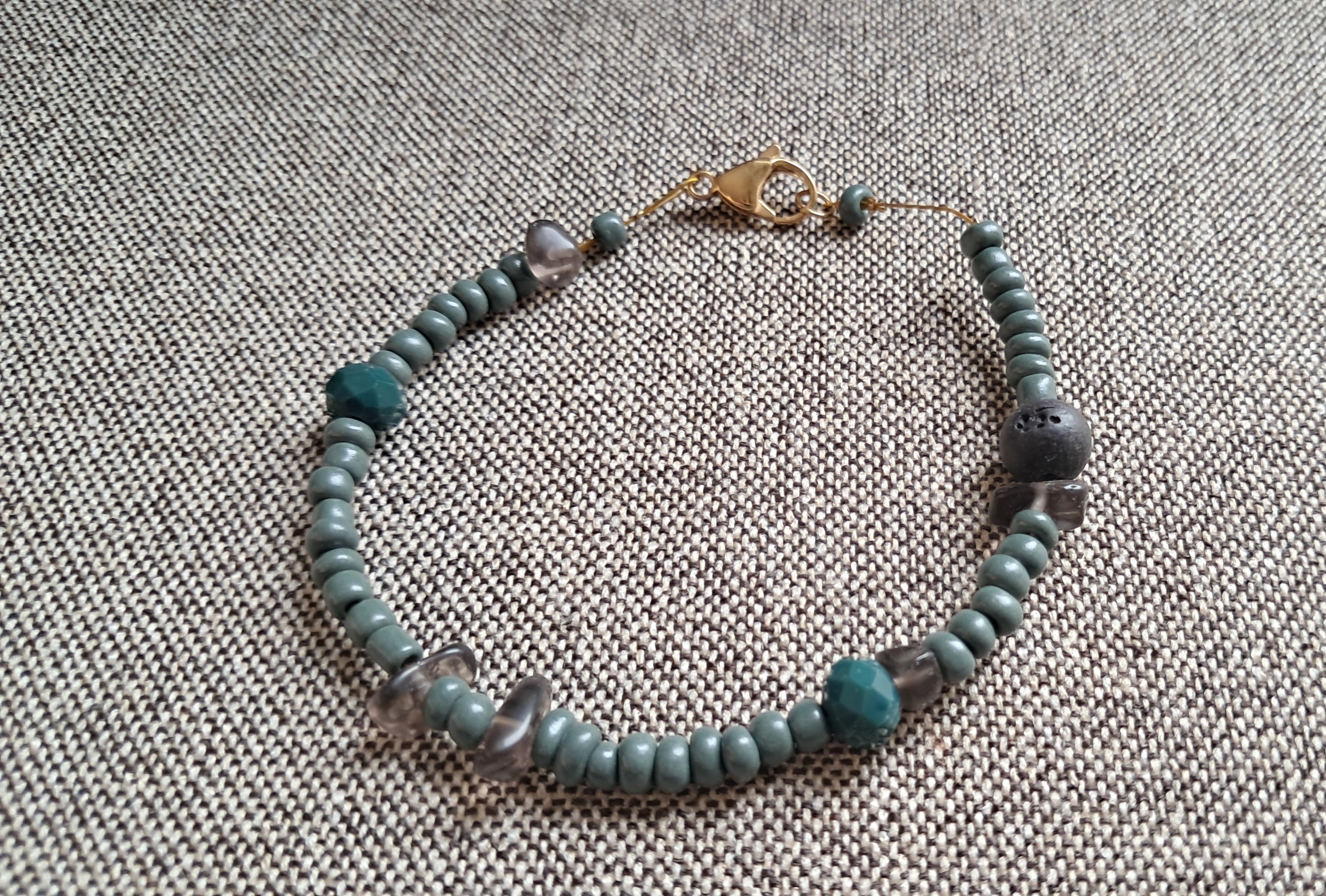 Βραχιόλι με πράσινες και καπνί χάντρες | kallαίσθησις