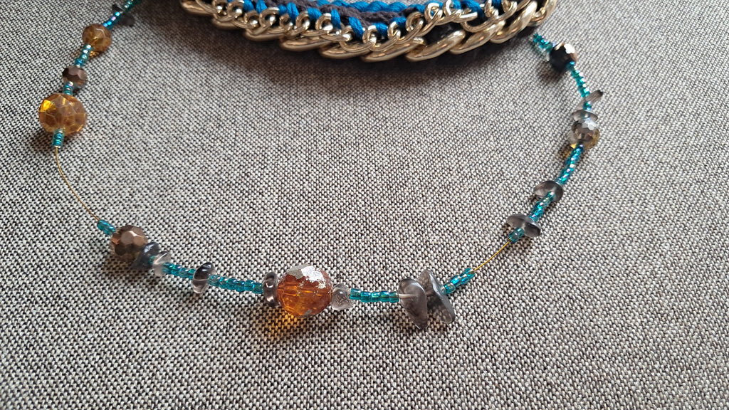 Διπλό statement κολιέ με χρυσή αλυσίδα & μπλε πλέξη | kallαίσθησις