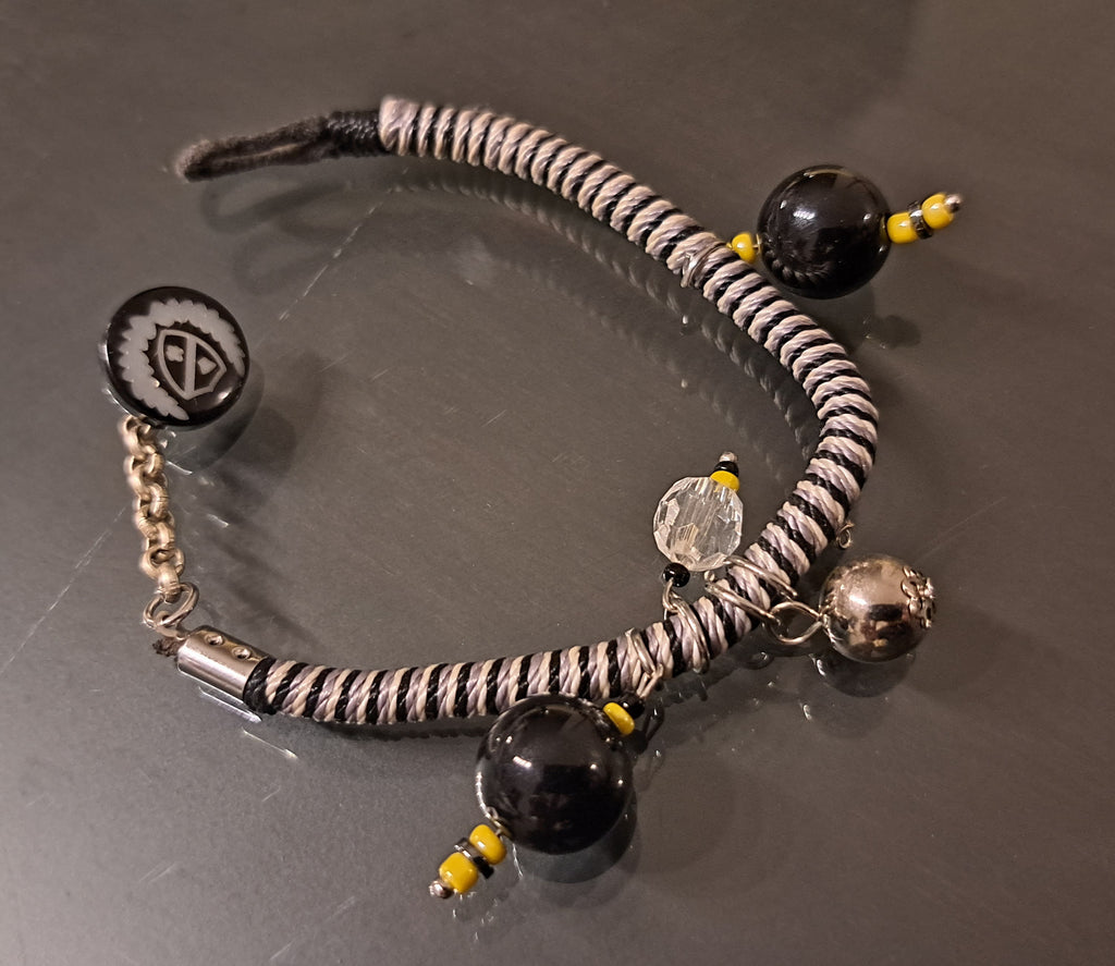 Χειροποίητο Βραχιόλι με Μαύρες & Ασημί Χάντρες και Κίτρινες Λεπτομέρειες | kallαίσθησις