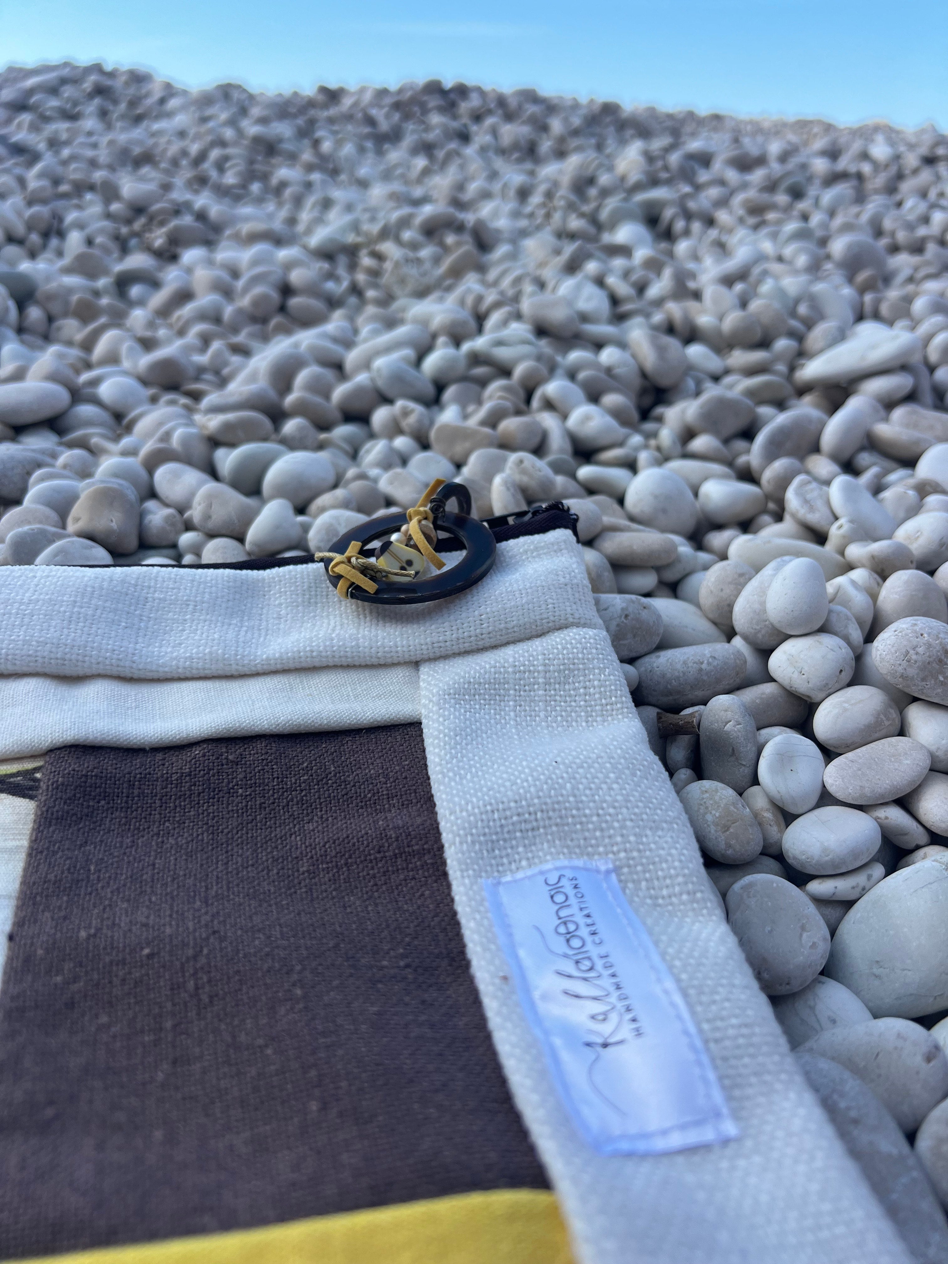 Χειροποίητο τσαντάκι-φάκελος — Πράσινο/Κίτρινο με λευκές & καφέ λεπτομέρειες| Kallαίσθησις