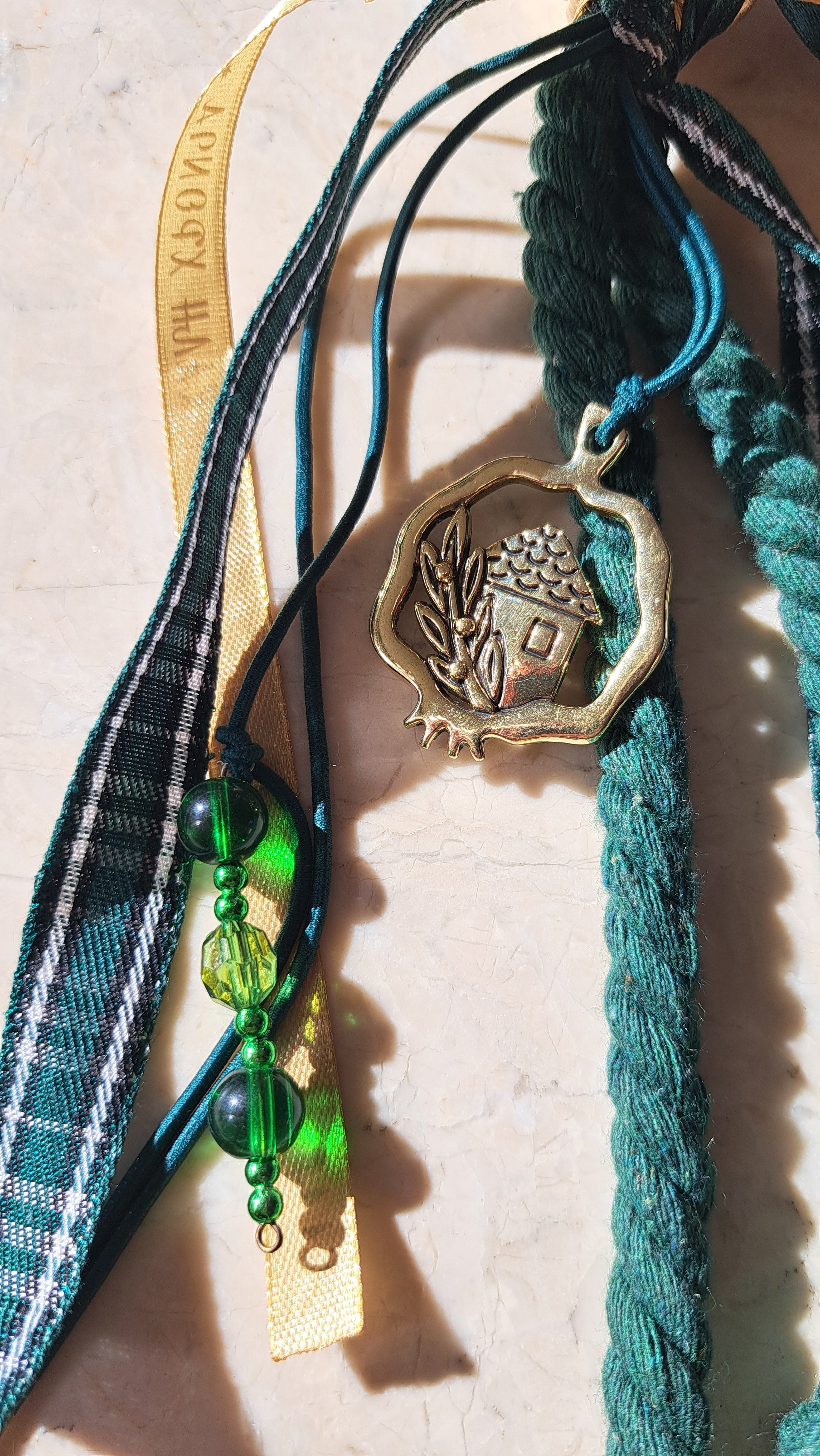 Γούρι “Σπιτάκι” σε Πράσινο & Χρυσό | Kallαίσθησις