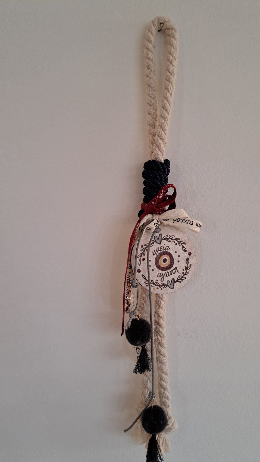 Γούρι Τοίχου με Σχοινί & Ξύλινο Μάτι “Υγεία – Αγάπη” | Kallαίσθησις