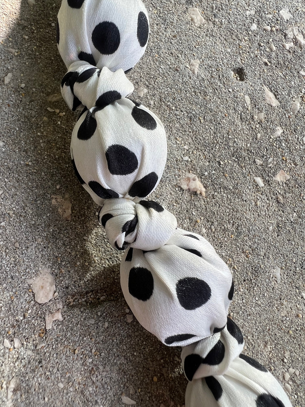 Κολιέ με Μαύρες & Λευκές Πουά Χάντρες και Πέρλες | Kallαισθησις