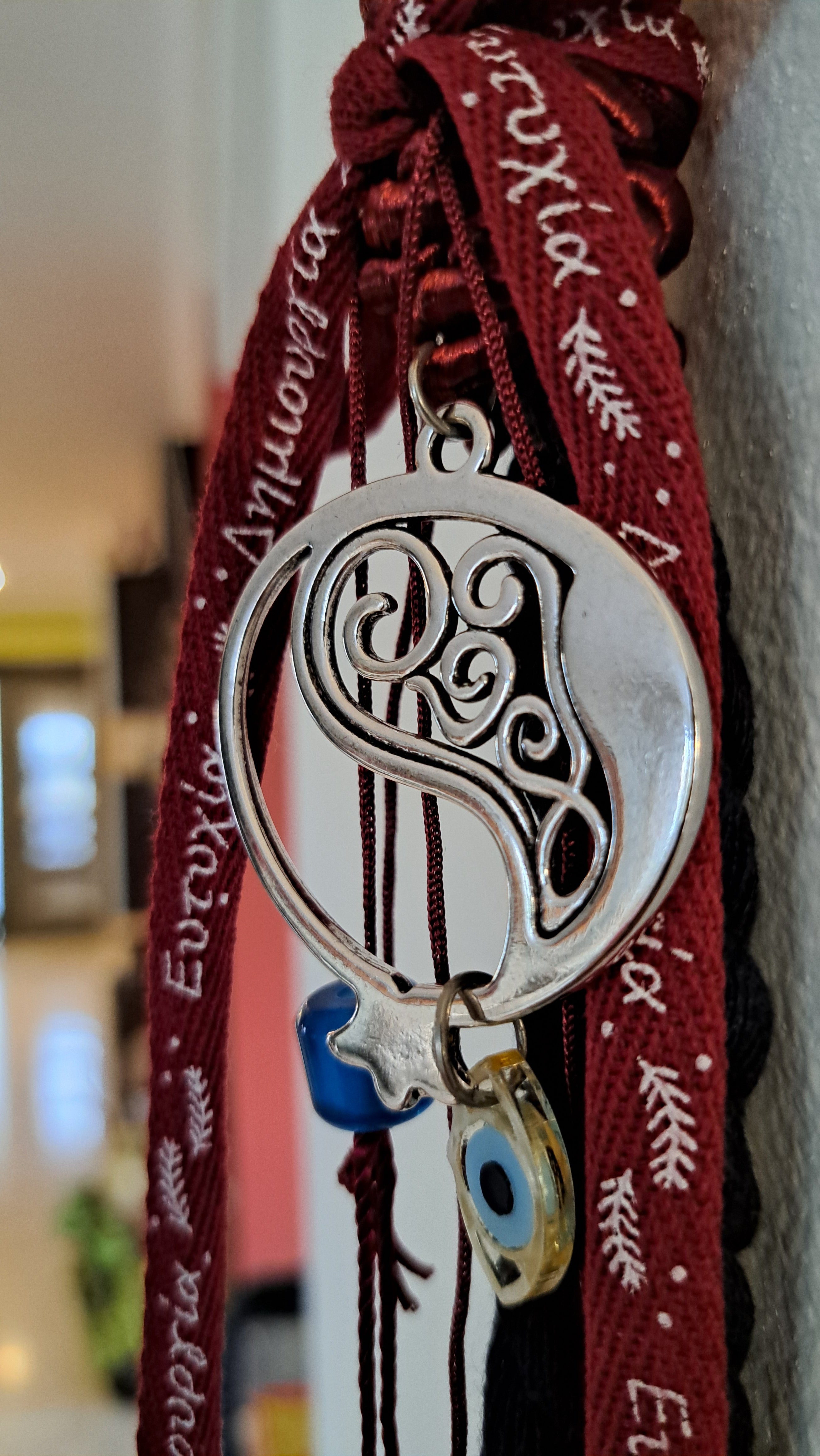 Γούρι με Ασημί Μεταλλικό Στοιχείο & Μάτι – Μπορντό & Μαύρο Σχοινί | Kallαίσθησις