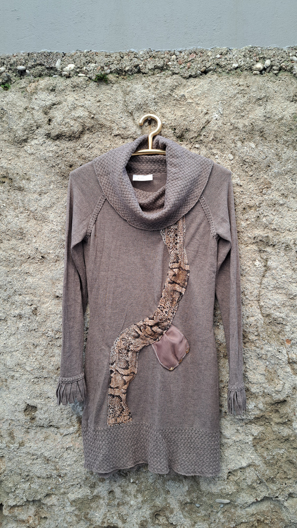 Μπλούζα-φόρεμα με Snake Λεπτομέρεια & Πλεκτό Γιακά | kallαίσθησις