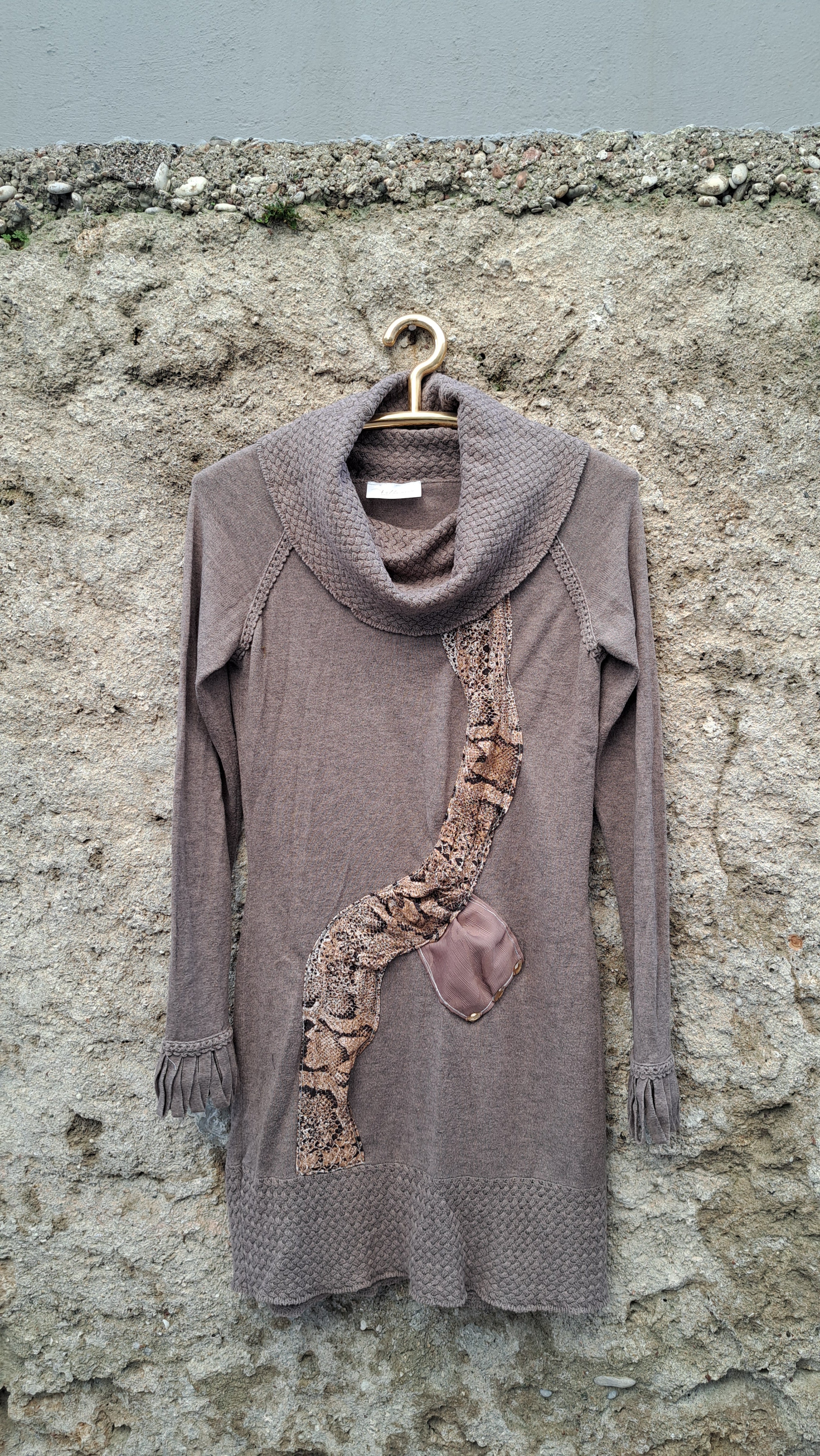 Μπλούζα-φόρεμα με Snake Λεπτομέρεια & Πλεκτό Γιακά | kallαίσθησις