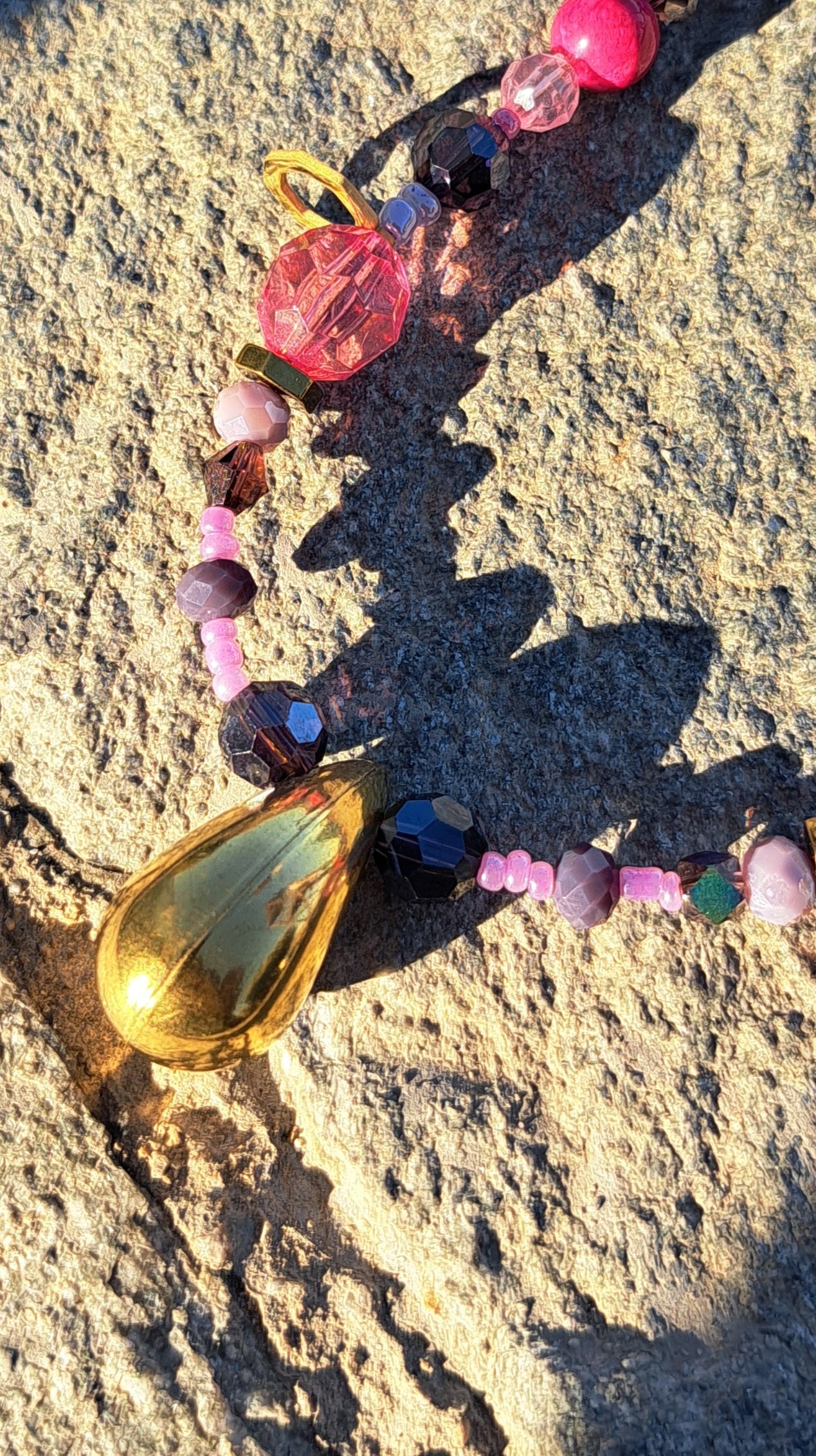 Κολιέ με Ροζ Χάντρες & Χρυσό Δάκρυ | Kallαίσθησις