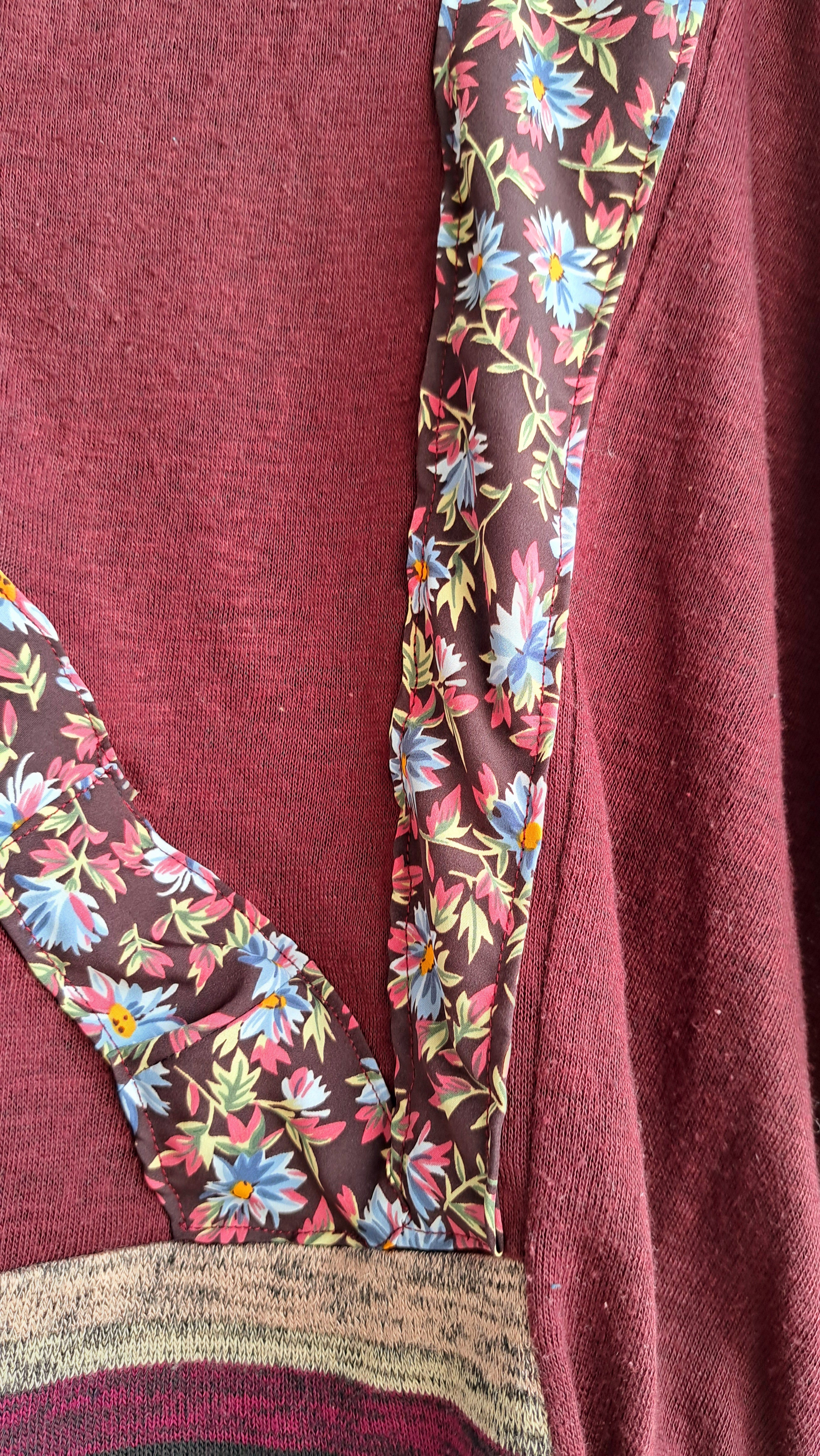 Μπορντό μπλούζα με φλοράλ λεπτομέρειες | kallαίσθησις