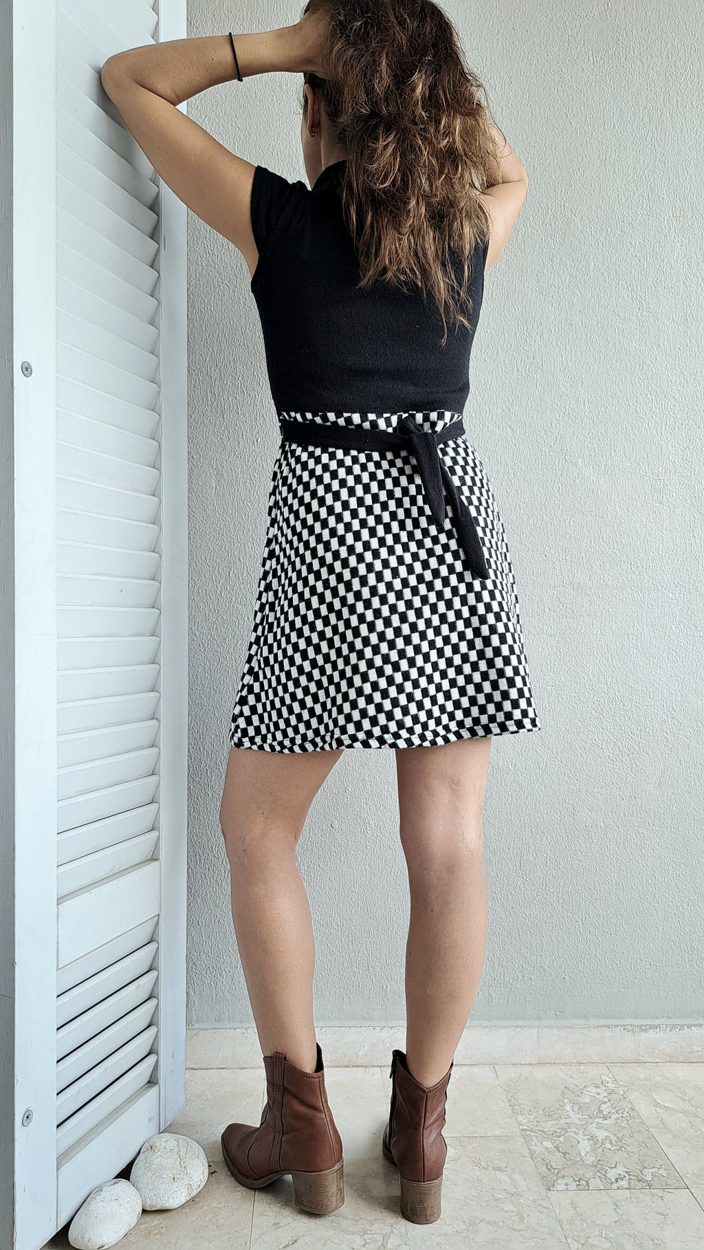 Μαύρο–λευκό φόρεμα με καρό μοτίβο | kallαίσθησις