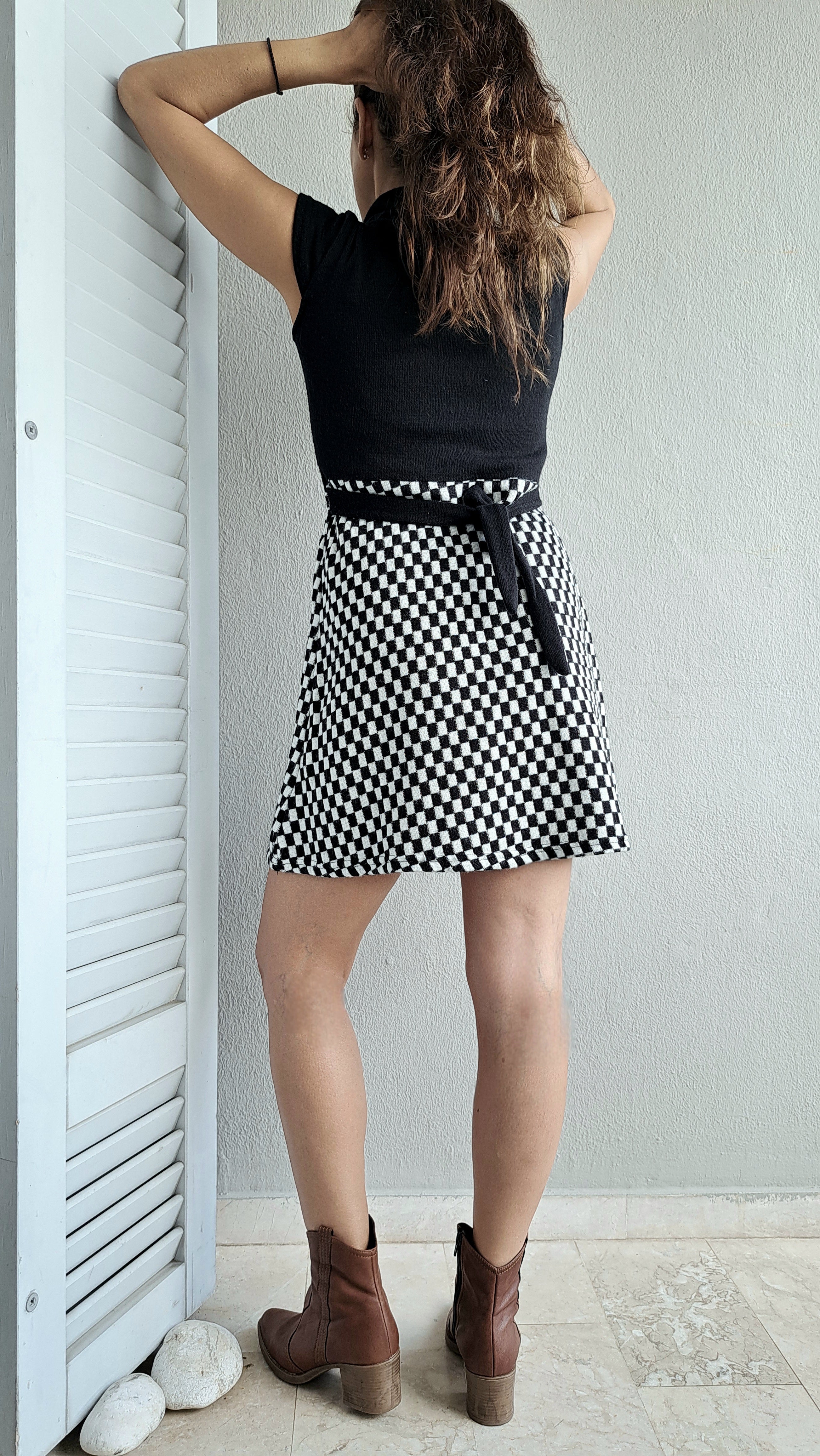 Μαύρο–λευκό φόρεμα με καρό μοτίβο | kallαίσθησις