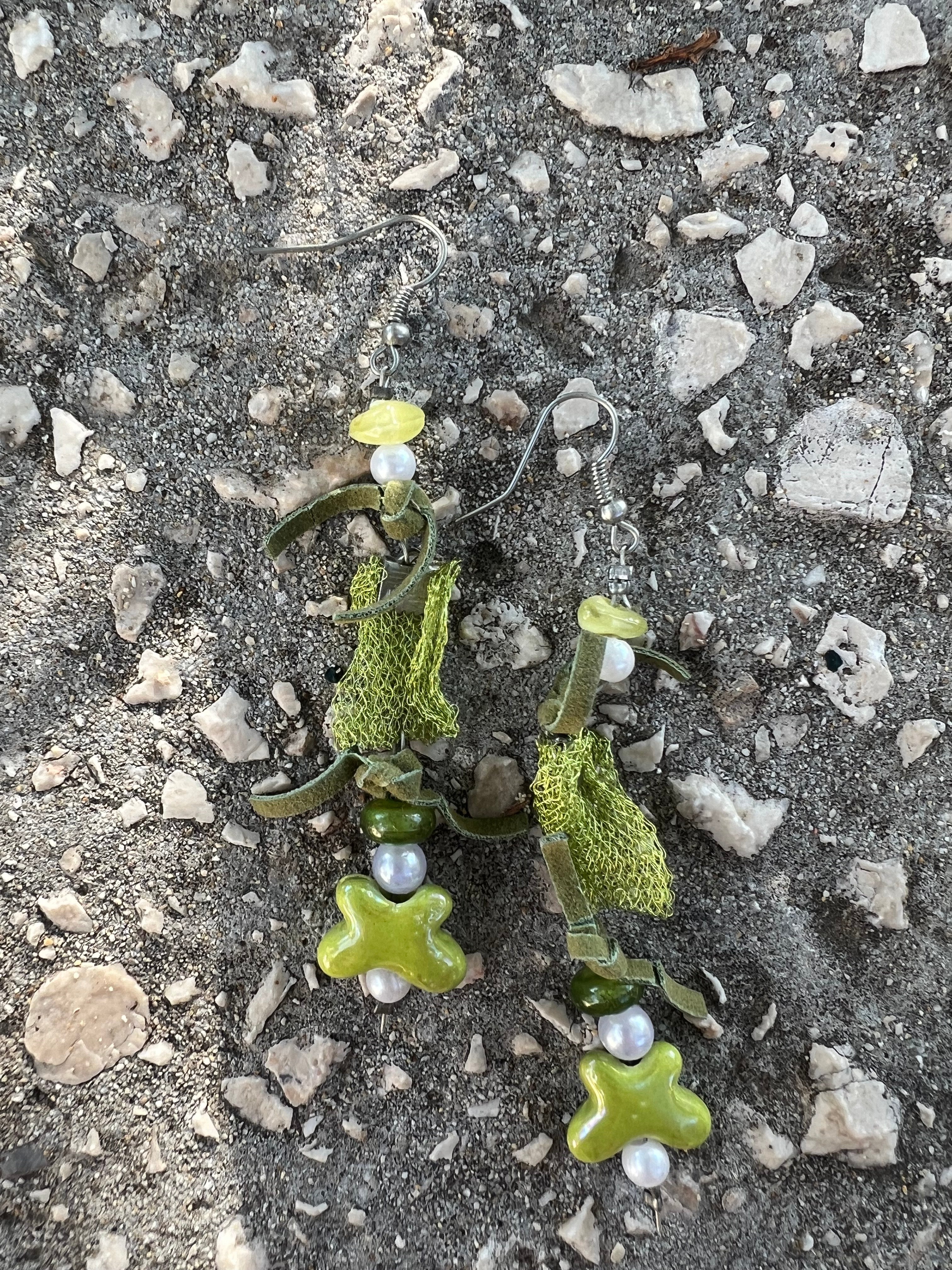 Χειροποίητα Σκουλαρίκια Πράσινα με Περλίτσες | Kallαίσθησις