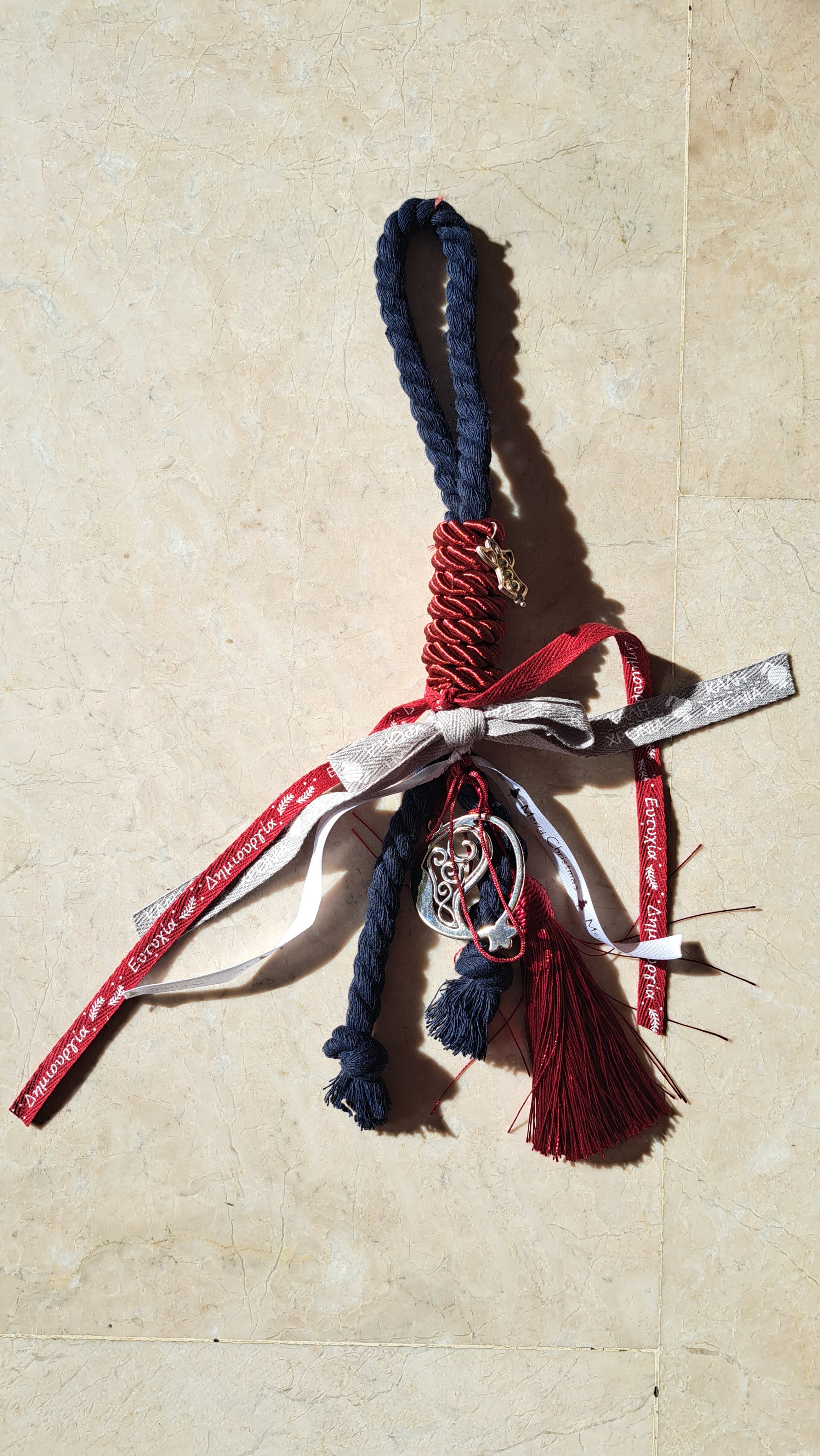 Γούρι με Κορδόνι, Φούντα & Μεταλλικό Στοιχείο|Kallαίσθησις