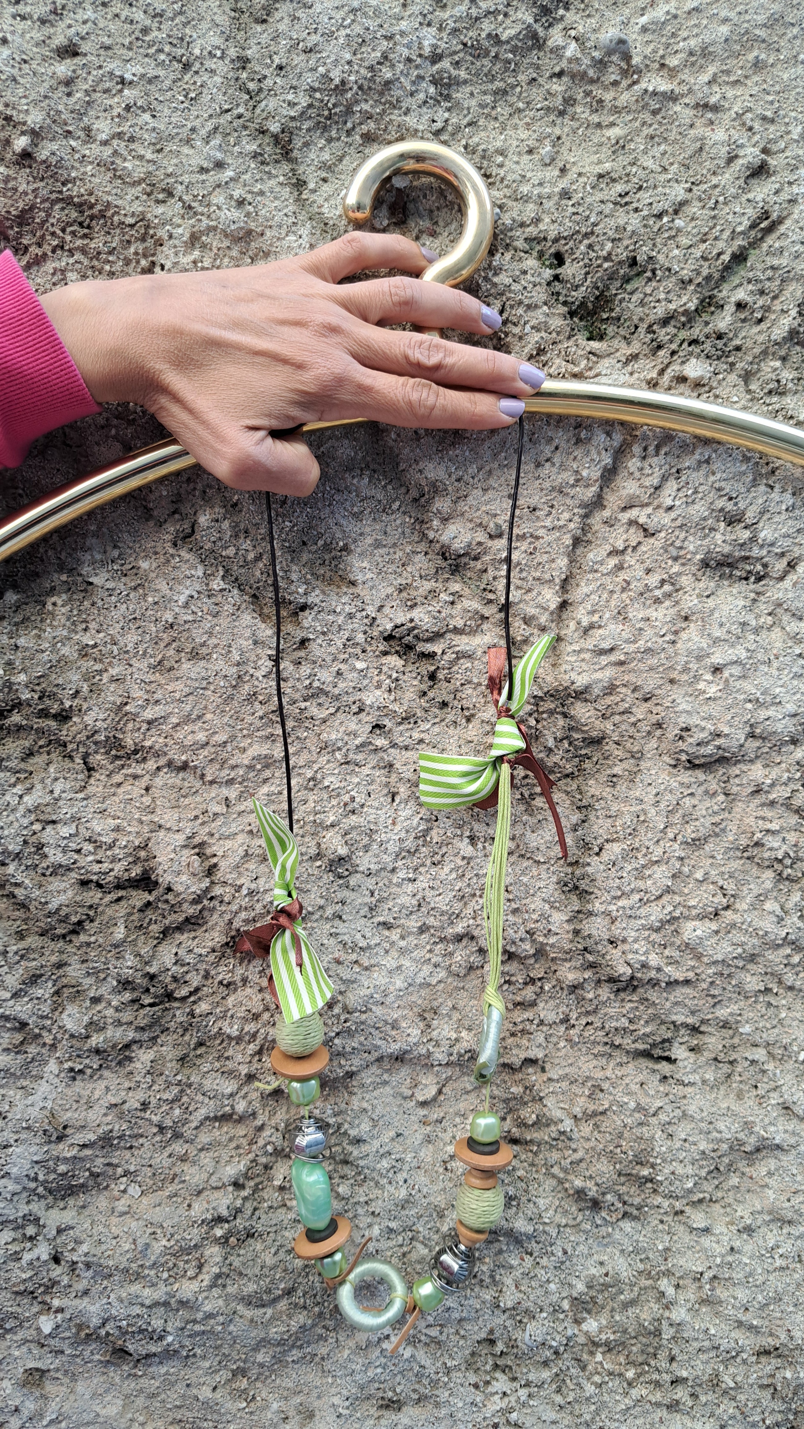 Κολιέ με πράσινες χάντρες & κορδέλες | kallαίσθησις