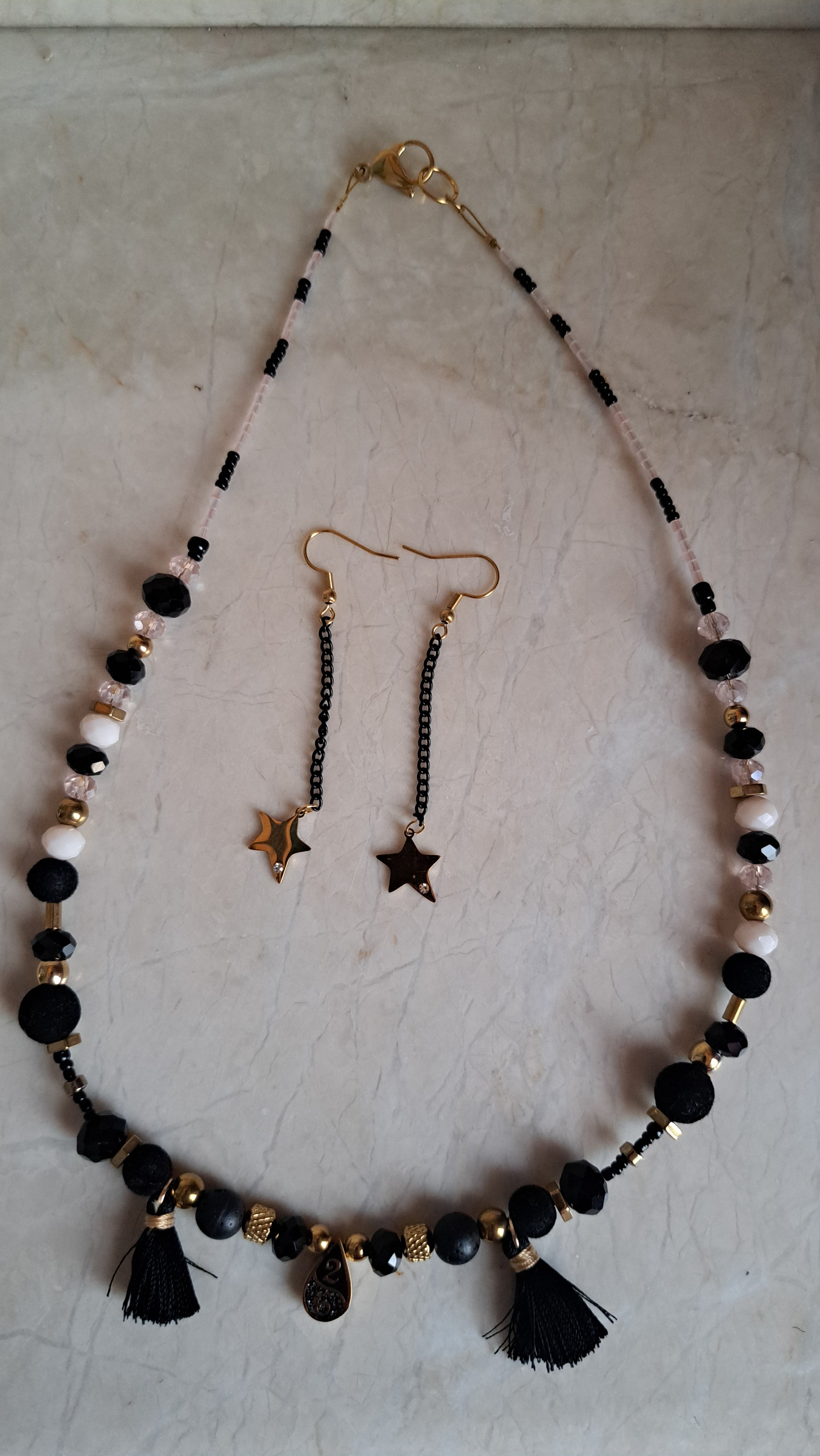 Σετ Κολιέ & Μακριά Σκουλαρίκια Αστεράκια σε Μαύρο–Χρυσό | Kallαίσθησις