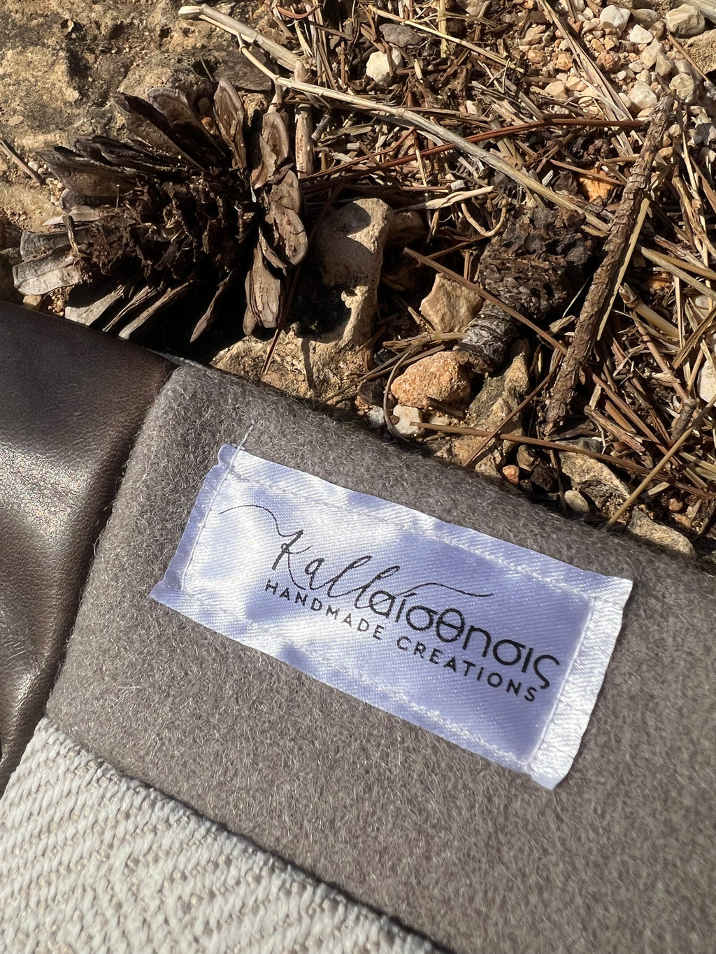 Χειροποίητη Clutch Τσάντα με Γήινους Τόνους & Δερμάτινη Λεπτομέρεια | Kallαισθησις