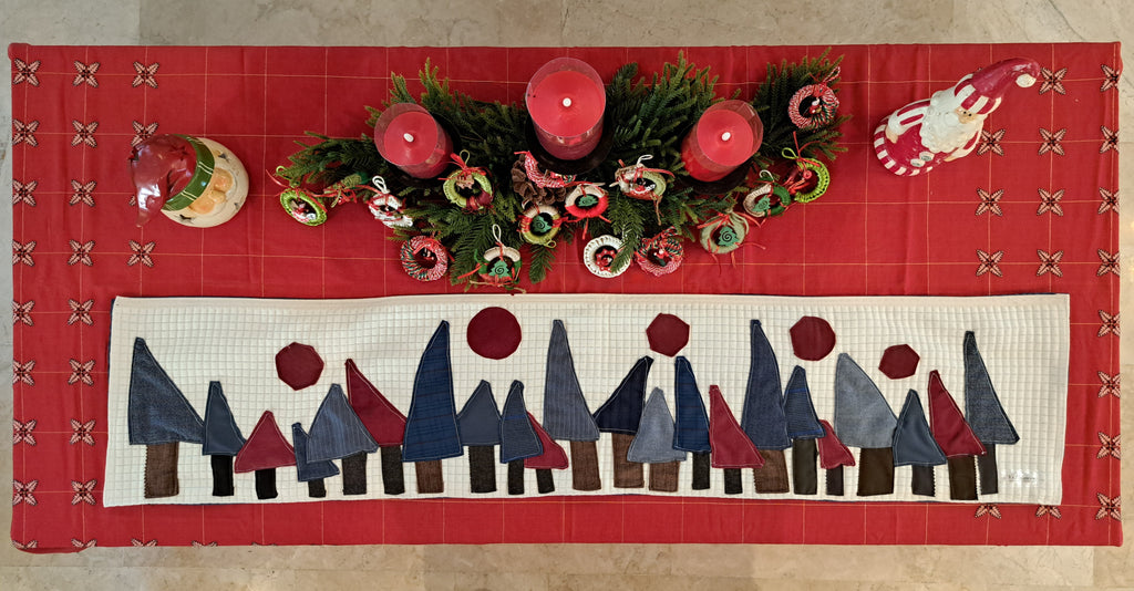 Χριστουγεννιάτικη Τραβέρσα με Δεντράκια σε Μπλε & Μπορντό Τόνους | Kallαίσθησις