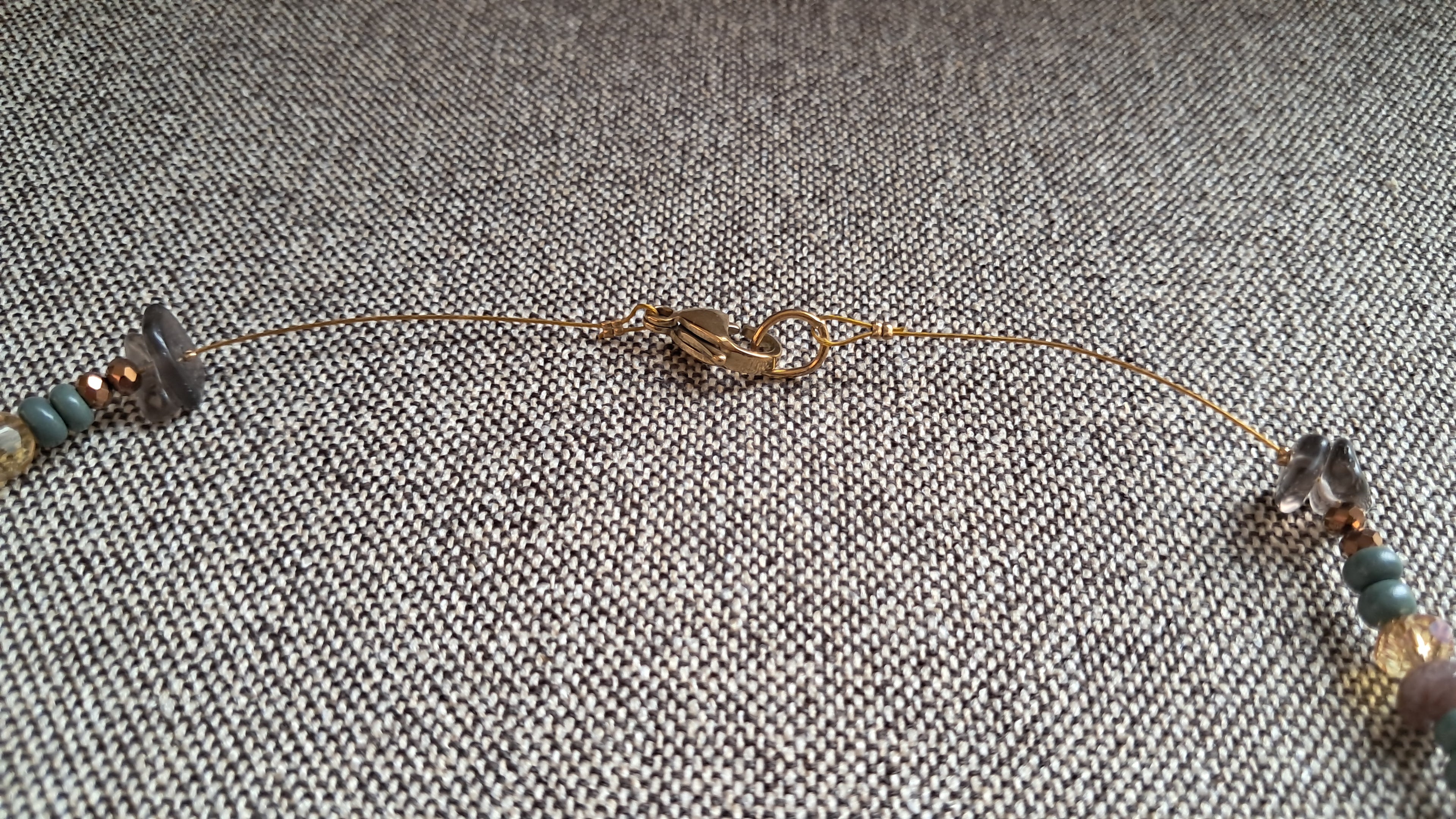 Κολιέ με φυσικό πέτρωμα και κεχριμπαρένιες χάντρες | kallαίσθησις