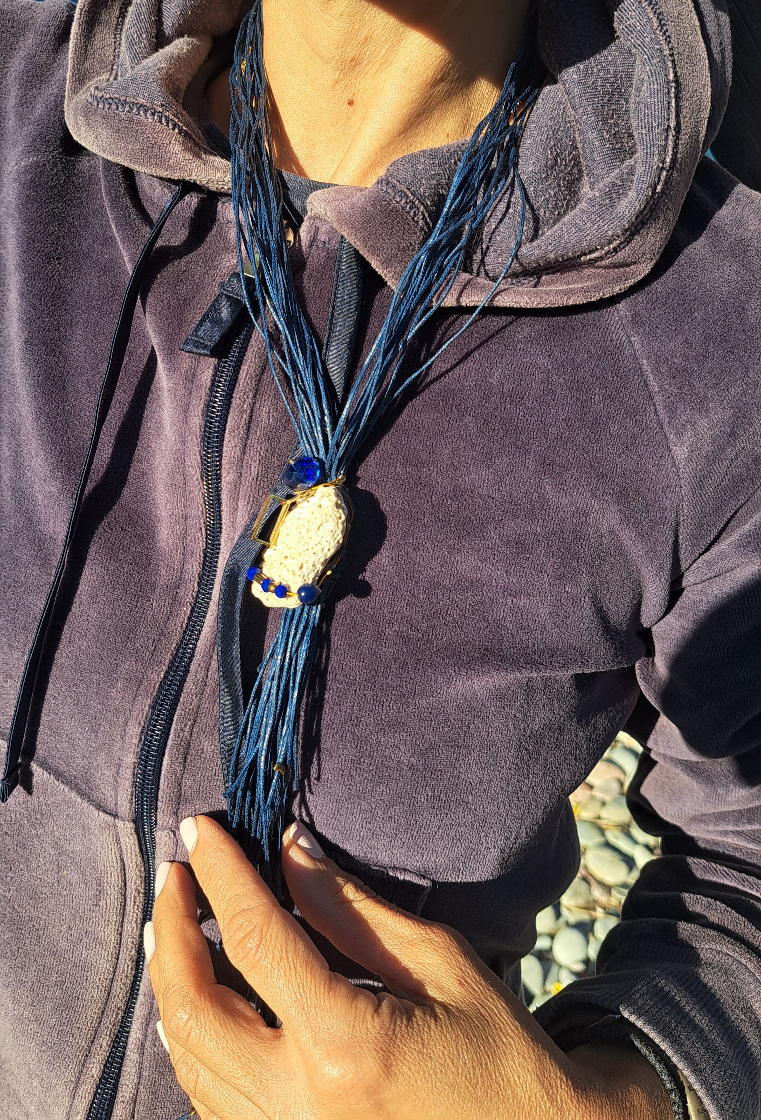 Κολιέ Θαλασσινή Πέτρα & Μπλε Νήματα | Kallαίσθησις