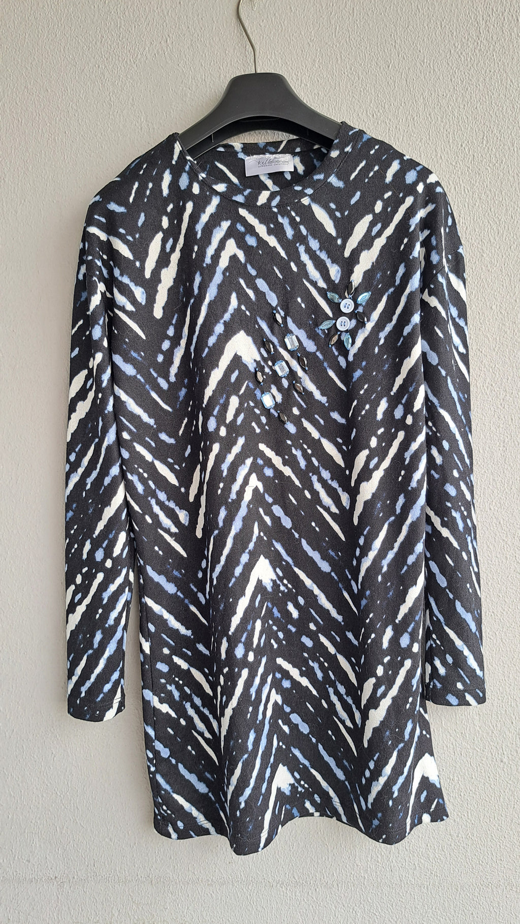 Μίνι φόρεμα με κεντητές λεπτομέρειες & γαλάζιες πέτρες | kallαίσθησις