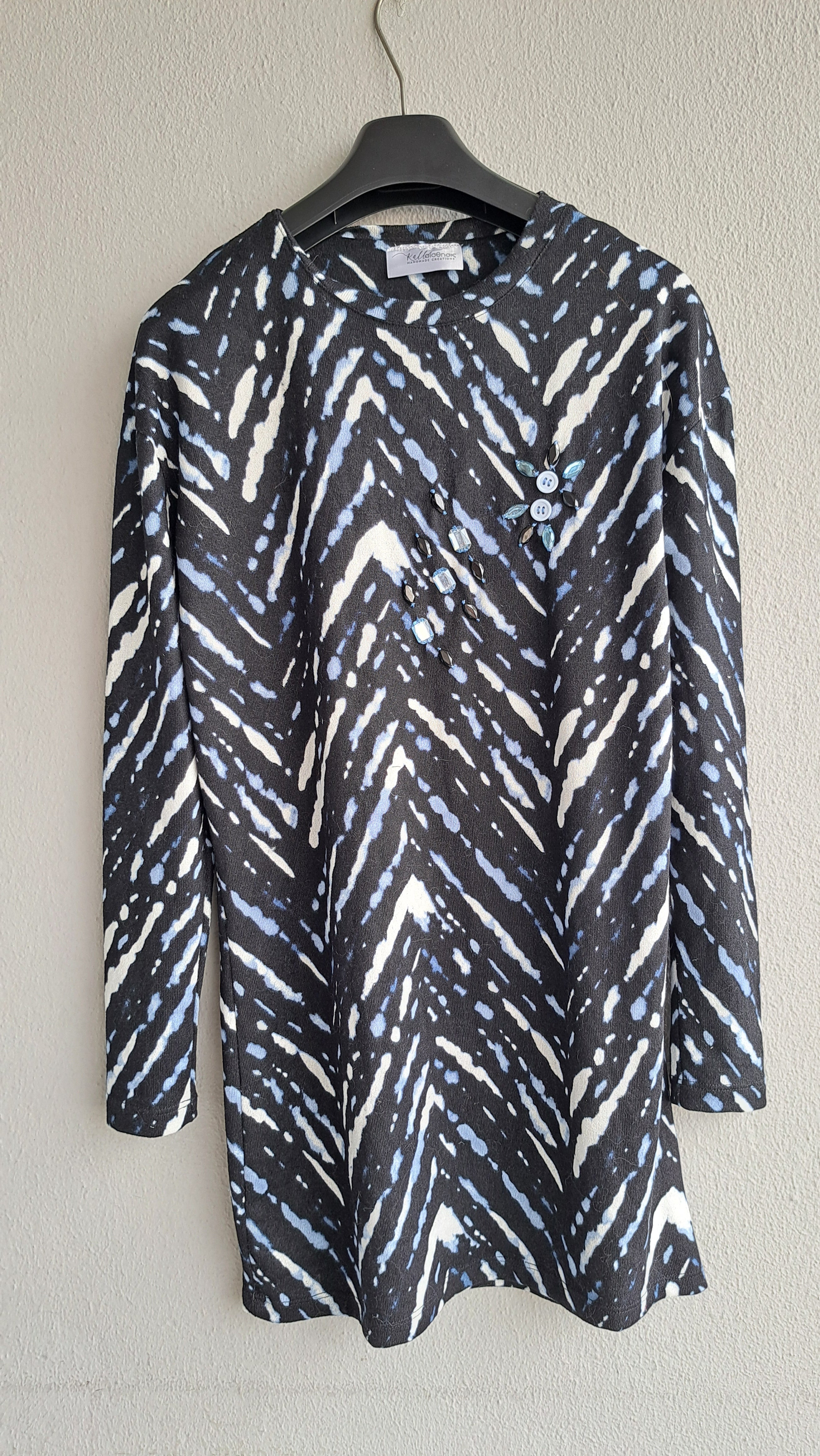 Μίνι φόρεμα με κεντητές λεπτομέρειες & γαλάζιες πέτρες | kallαίσθησις