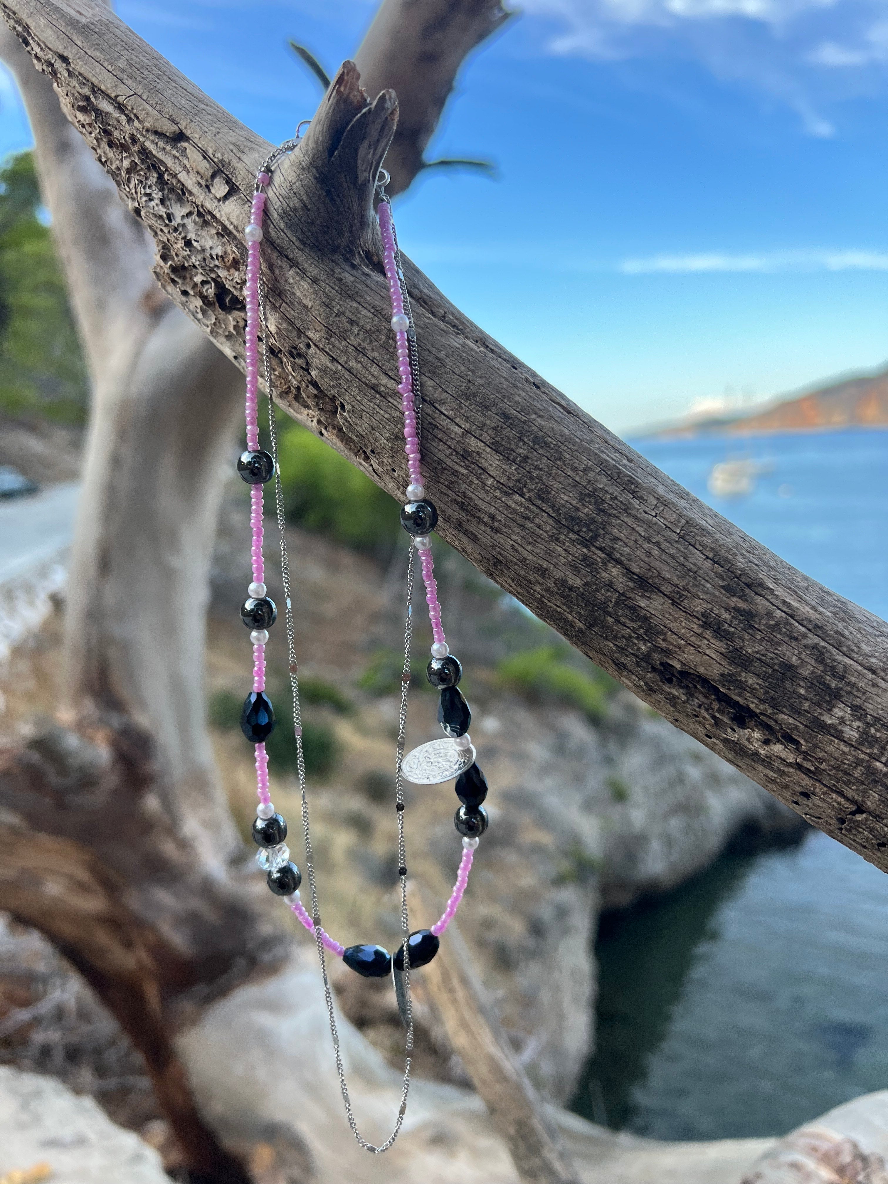 Μακρύ Χειροποίητο Κολιέ με Μαύρες & Ροζ Χάντρες | Kallαισθησις