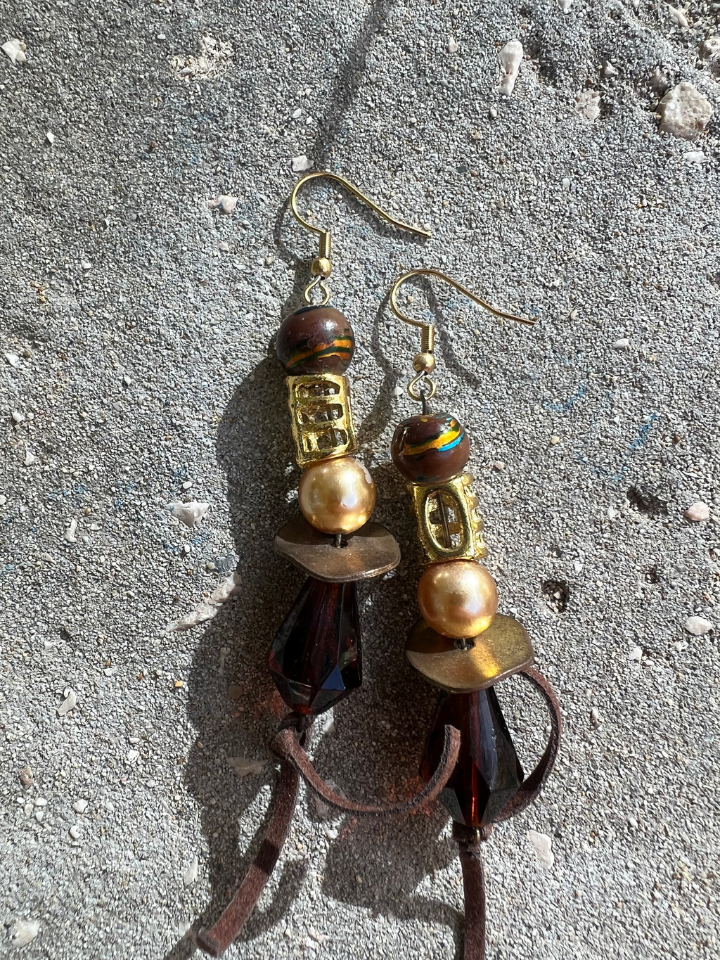 Χειροποίητα Σκουλαρίκια με Χάντρες & Χρυσές Λεπτομέρειες | Kallαισθησις