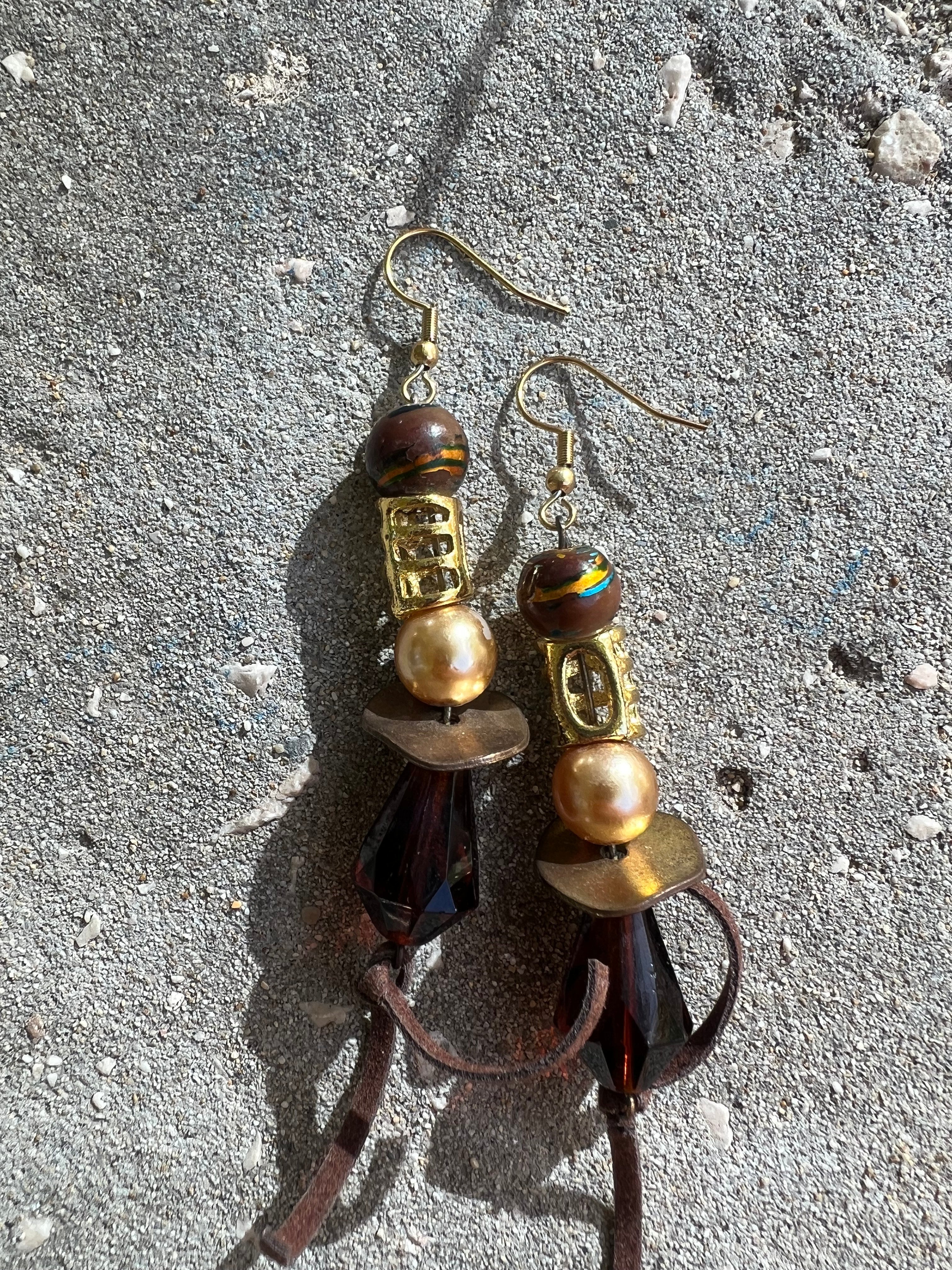 Χειροποίητα Σκουλαρίκια με Χάντρες & Χρυσές Λεπτομέρειες | Kallαισθησις