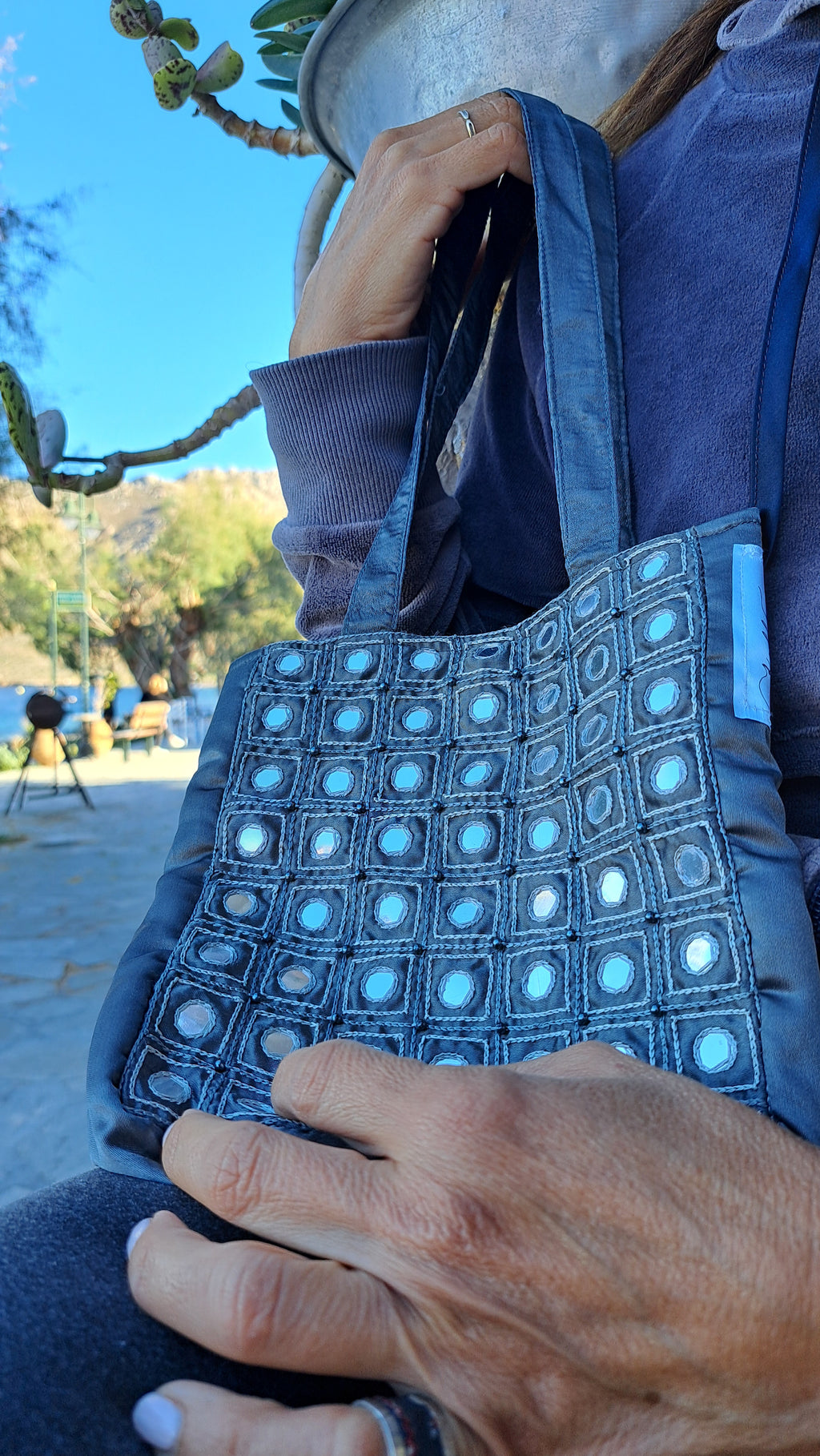 Mini Tote Boho με Γυαλιστερές Λεπτομέρειες – Μπλε/Γκρι | Kallαίσθησις