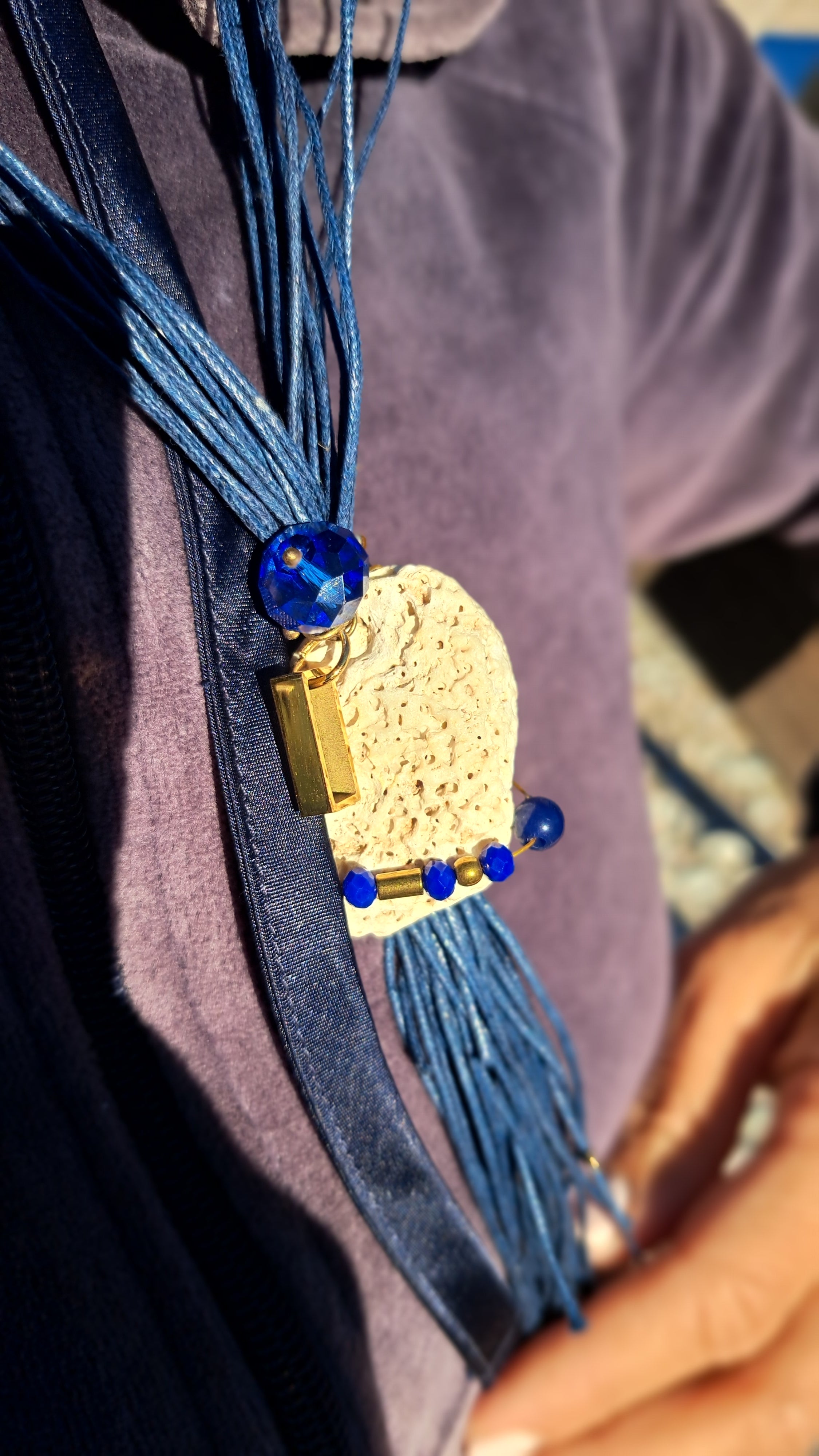 Κολιέ Θαλασσινή Πέτρα & Μπλε Νήματα | Kallαίσθησις