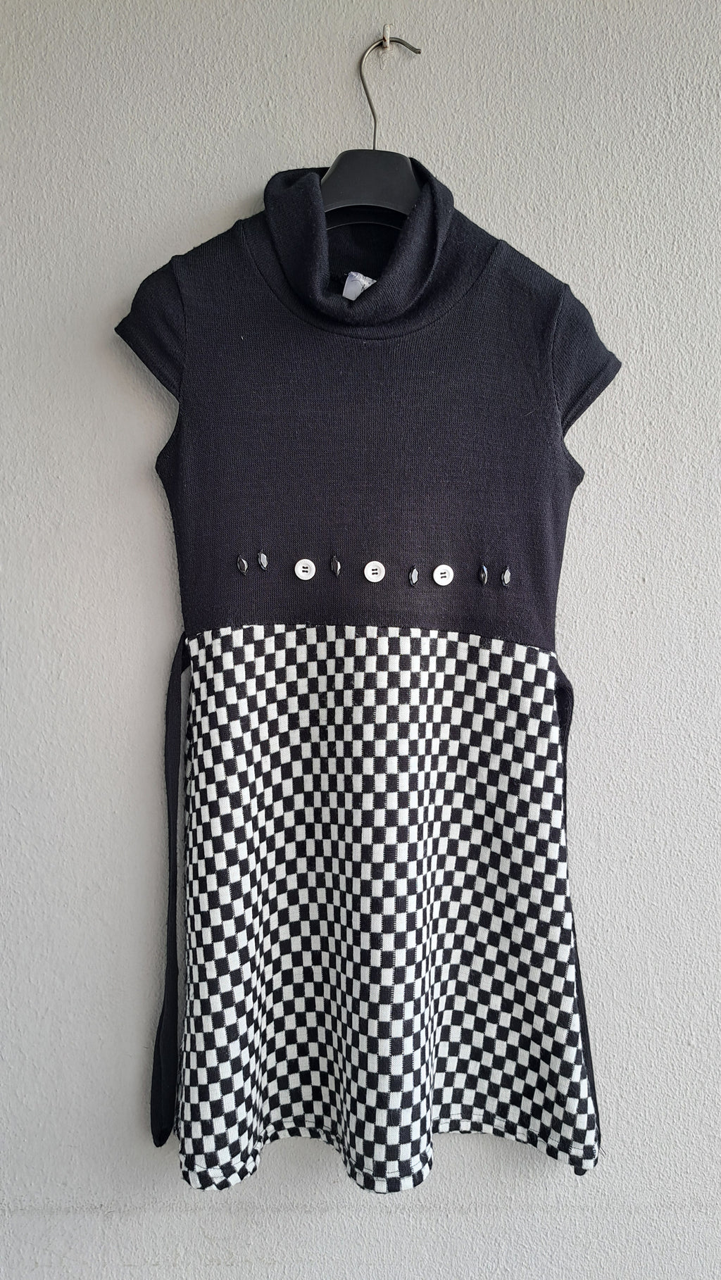 Μαύρο–λευκό φόρεμα με καρό μοτίβο | kallαίσθησις