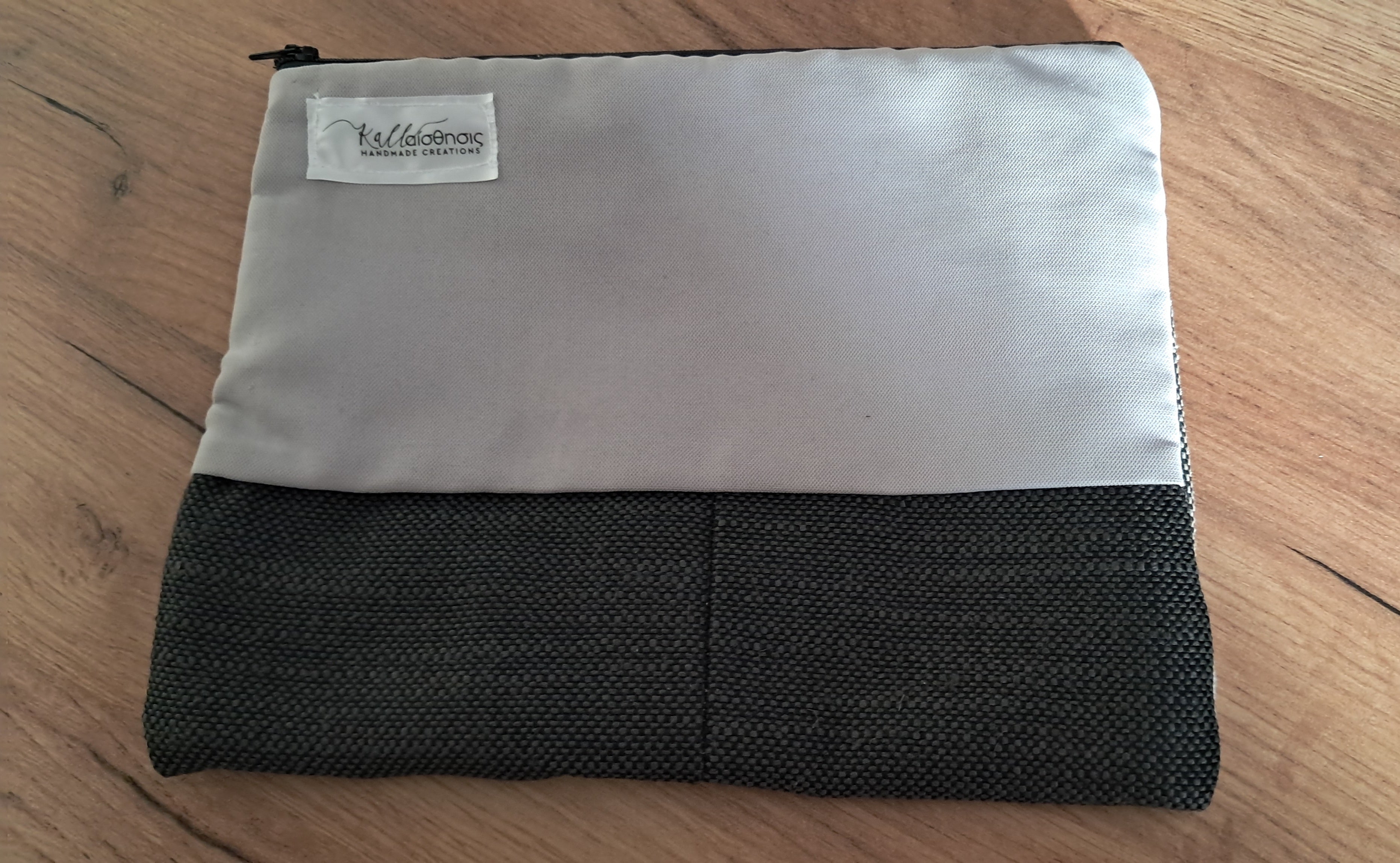 Δίχρωμο χειροποίητο τσαντάκι σε γκρι & ανθρακί | kallαίσθησις