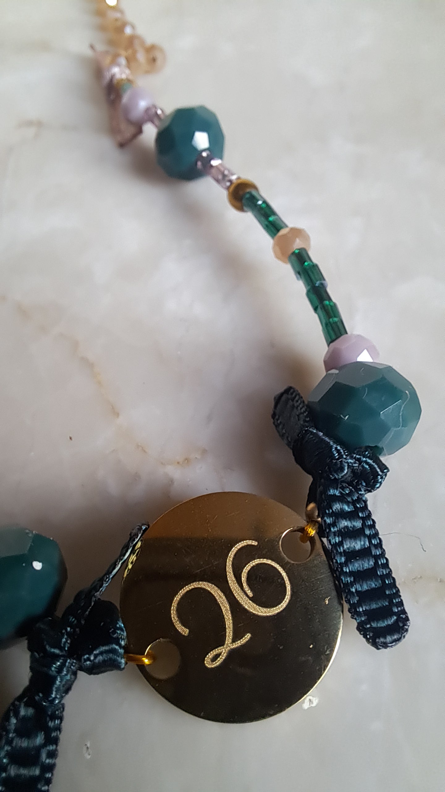 Σετ Κολιέ & Σκουλαρίκια “26” με Πράσινες & Χρυσές Χάντρες | Kallαίσθησις