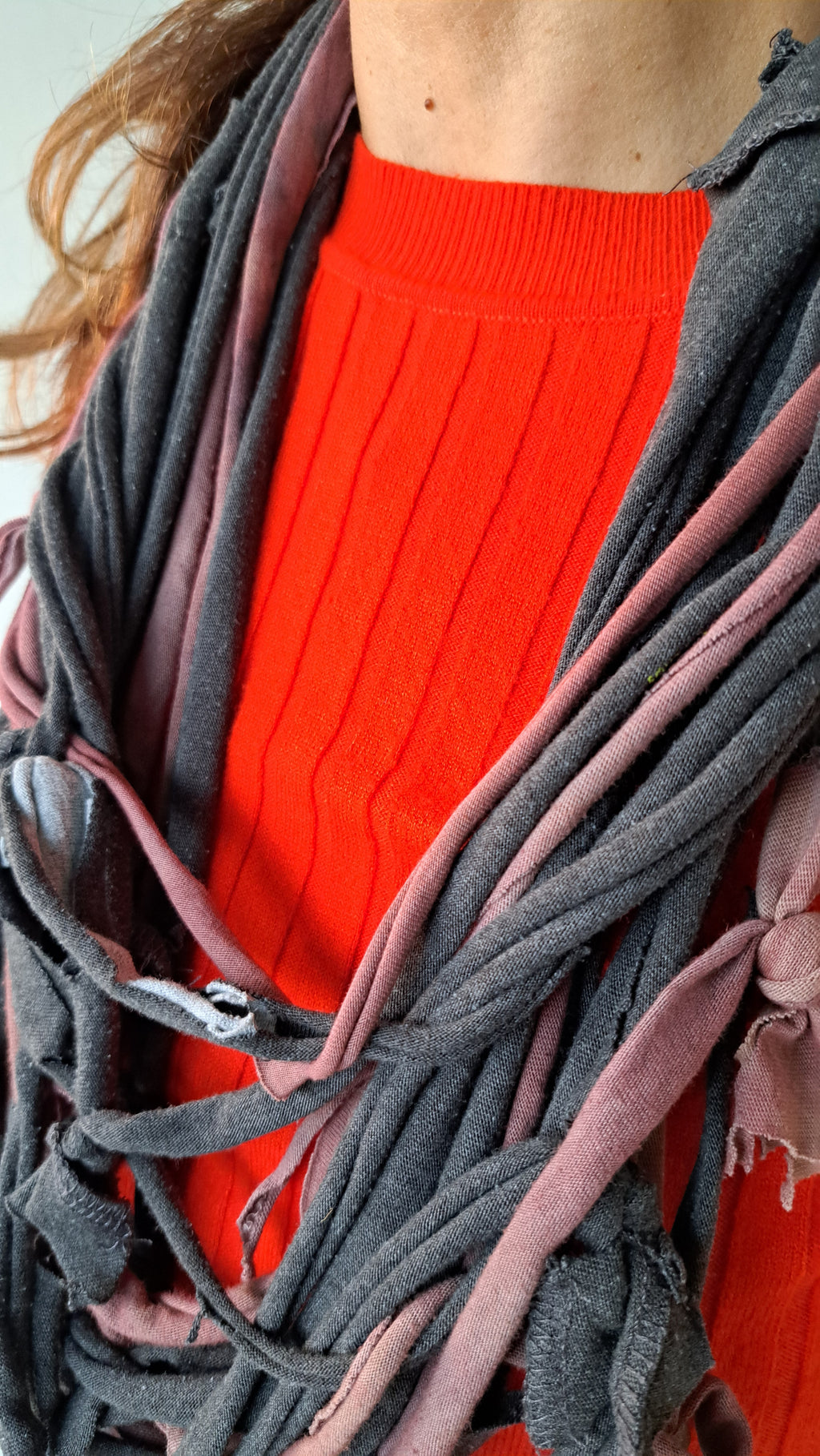 Εντυπωσιακό Υφασμάτινο Κολιέ με Πλούσιο Δέσιμο | Kallαίσθησις