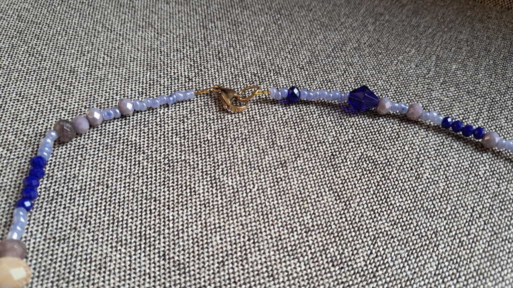 Κολιέ με μπλε, μπεζ & φυσικές χάντρες | kallαίσθησις