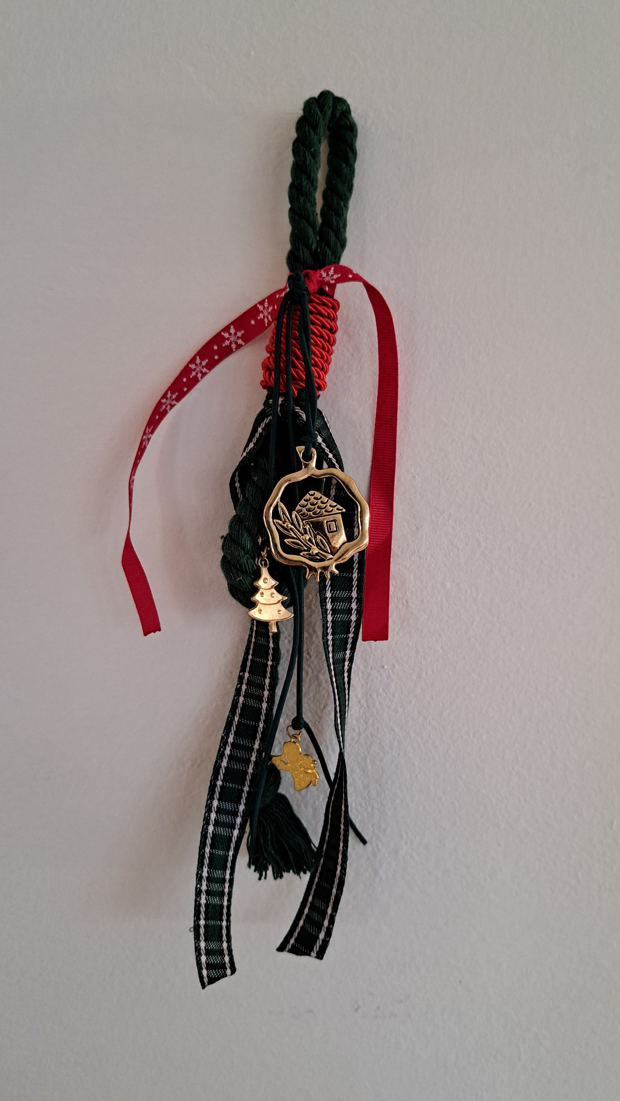 Γούρι με Χρυσό Σπιτάκι & Χριστουγεννιάτικο Δεντράκι | Kallαίσθησις