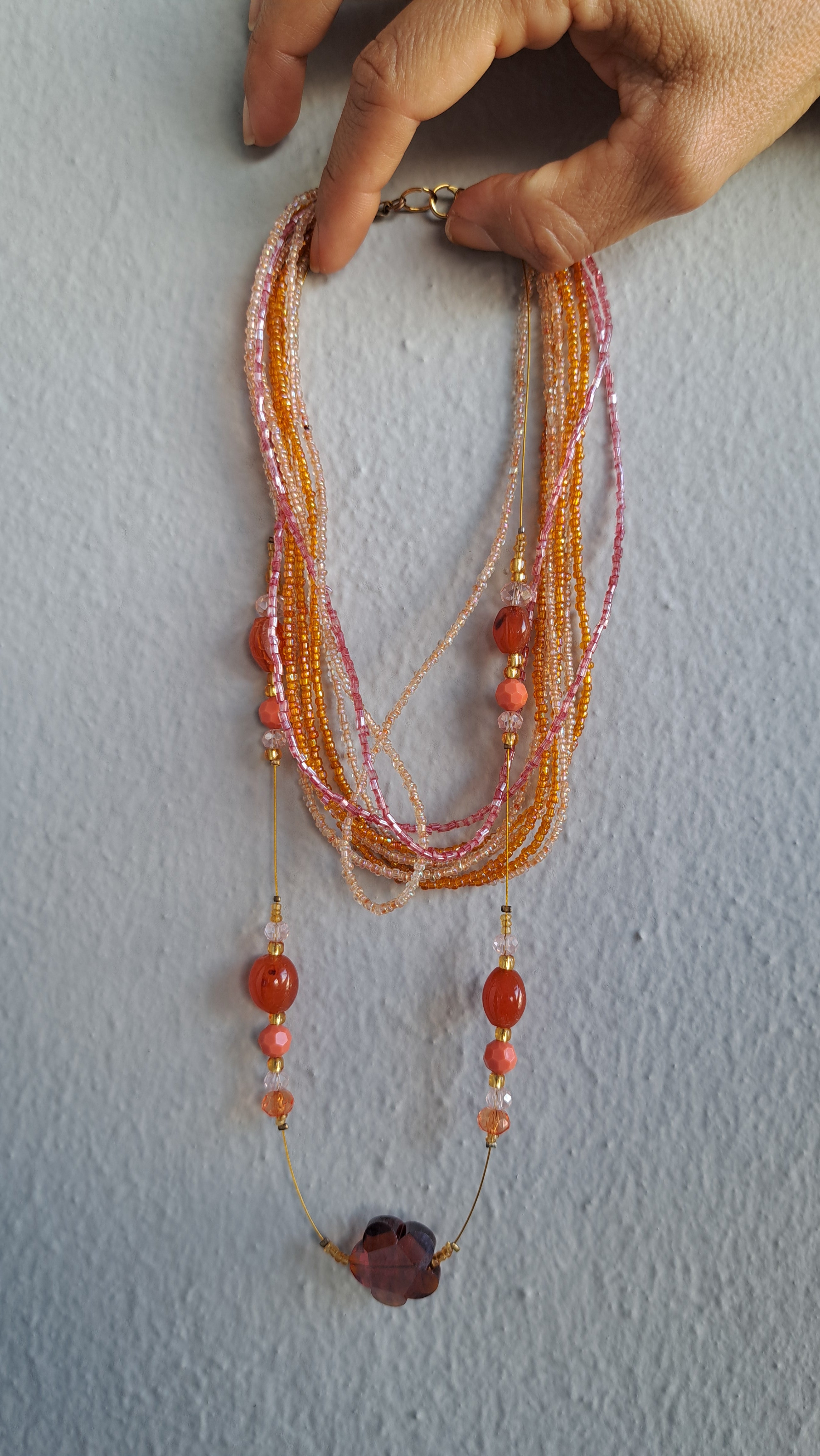 Κολιέ με χάντρες σε αποχρώσεις του ροζ και του πορτοκαλί | kallαίσθησις