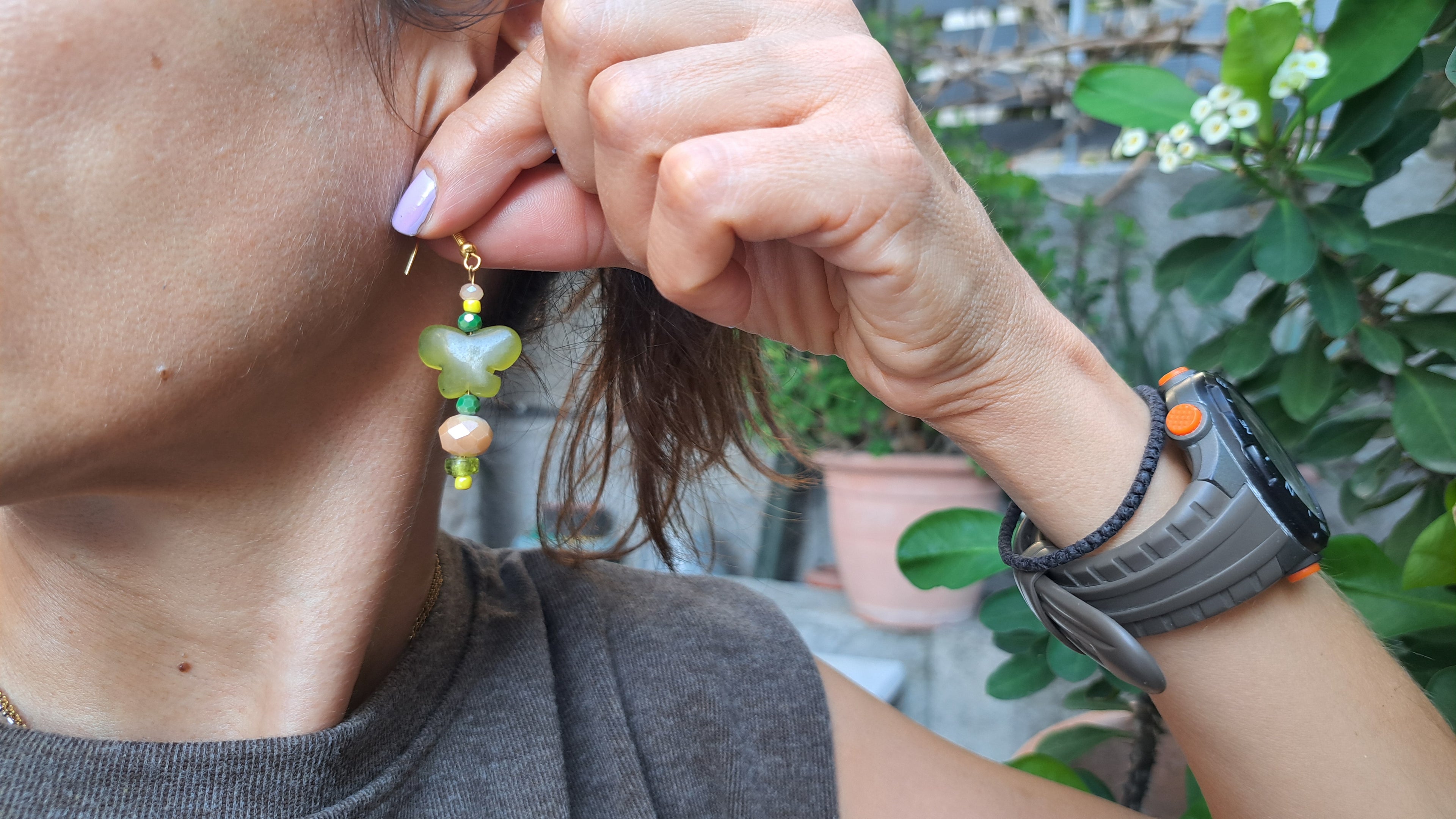 Σκουλαρίκια πεταλούδα σε πράσινες & μπεζ αποχρώσεις | kallαίσθησις