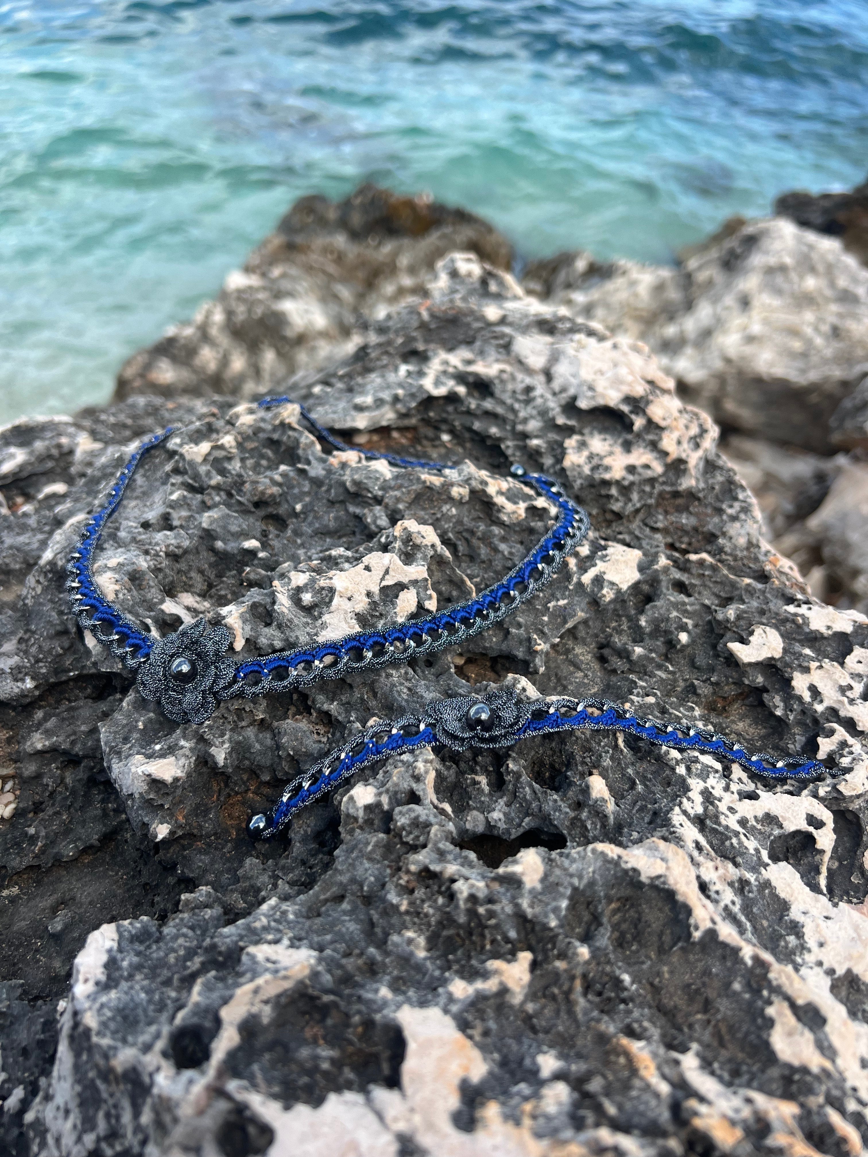 Χειροποίητο Σετ Βραχιόλι & Κολιέ με Δαντέλα & Μπλε Λεπτομέρειες | Kallαίσθησις