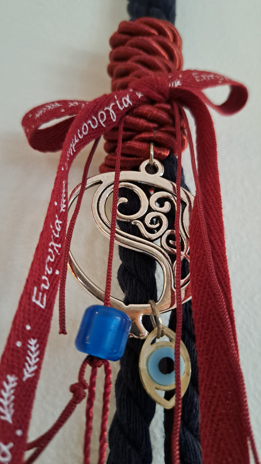 Γούρι με Ασημί Μεταλλικό Στοιχείο & Μάτι – Μπορντό & Μαύρο Σχοινί | Kallαίσθησις